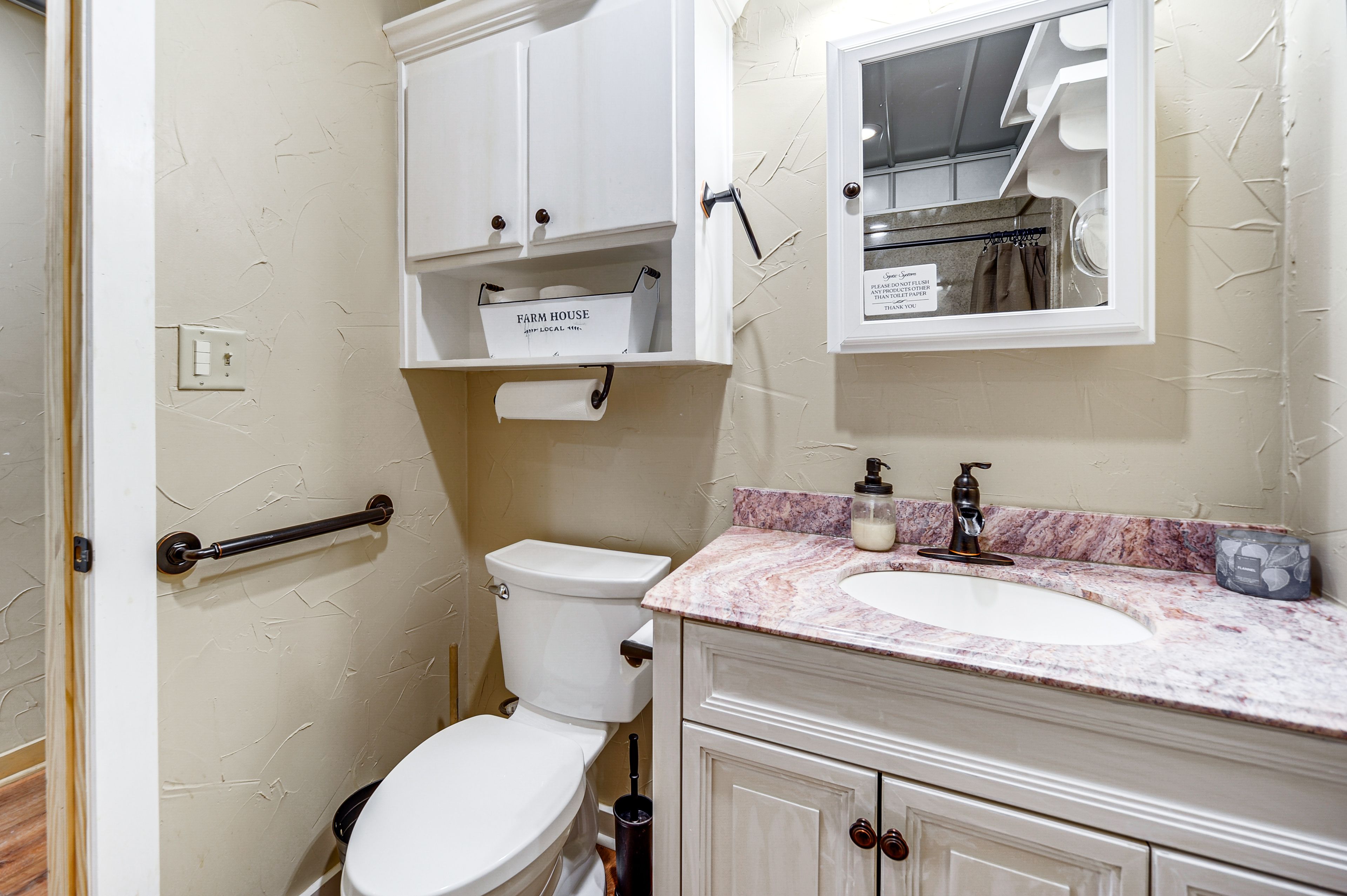 Full Bathroom | Complimentary Toiletries