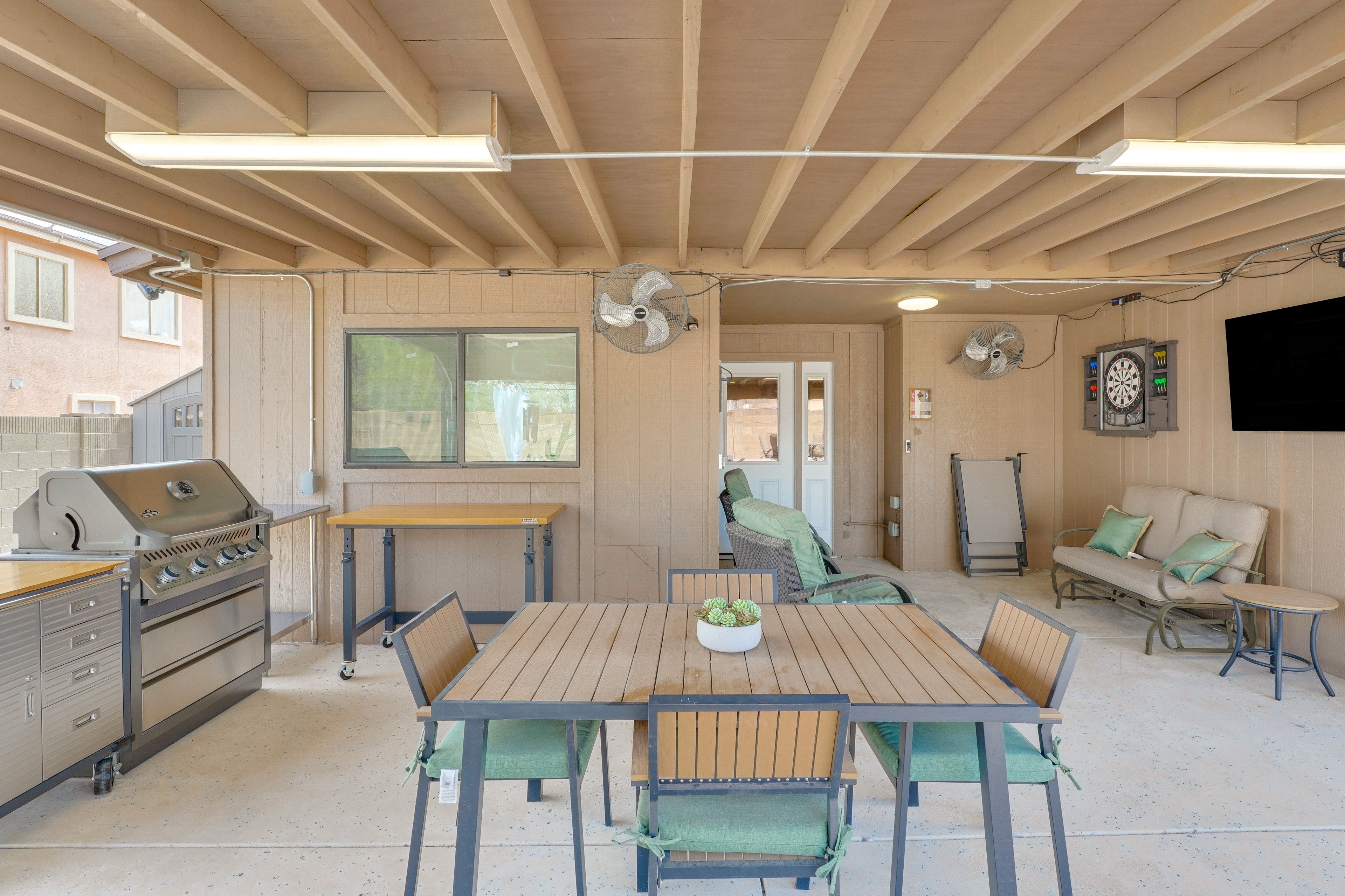 Covered Patio | Outdoor Dining | Gas Grill | Smart TV | Dartboard