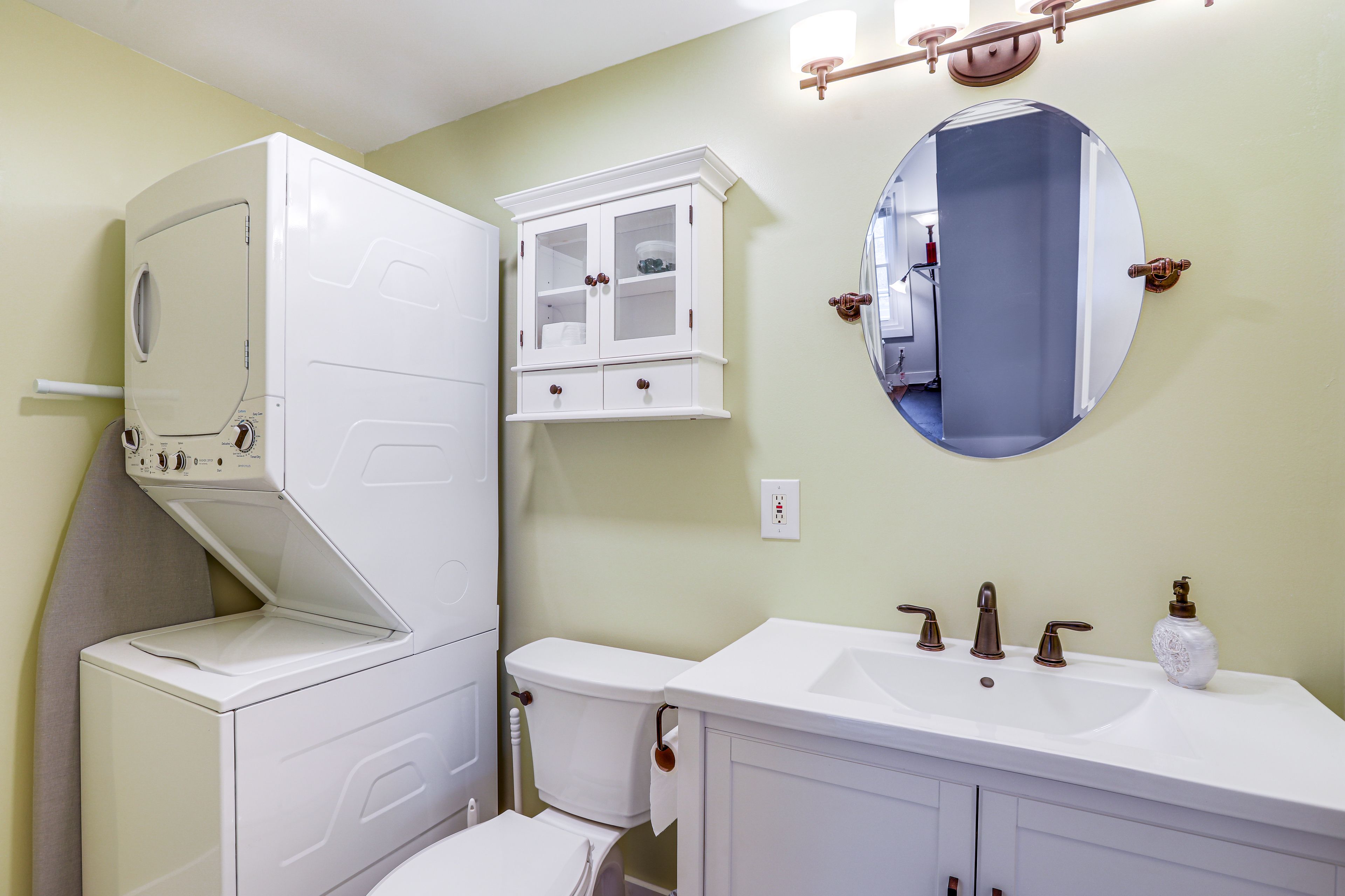 Half Bathroom | 1st Floor | Washer/Dryer | Complimentary Toiletries | Hair Dryer