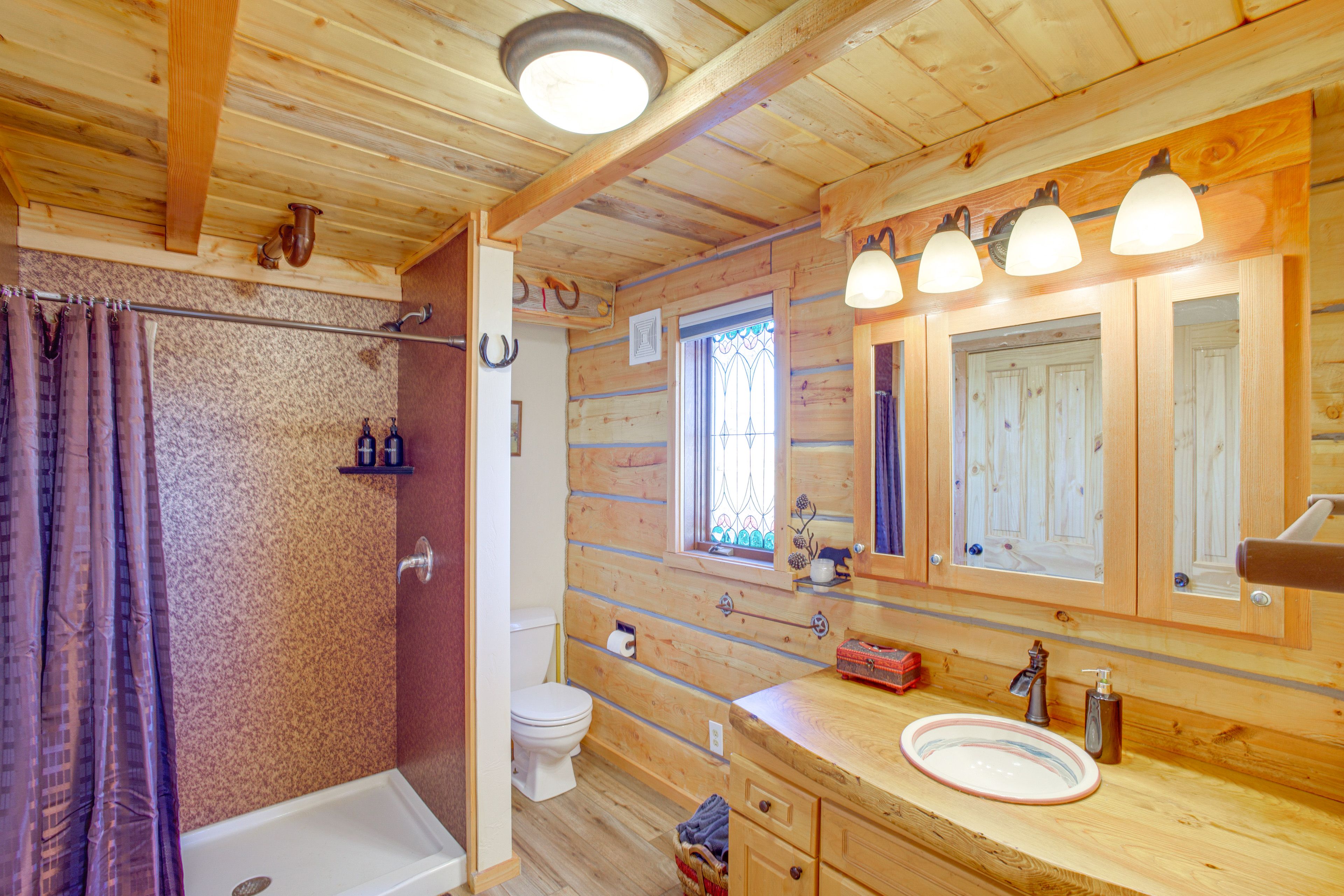 Full Bath | Complimentary Toiletries | Towels Provided