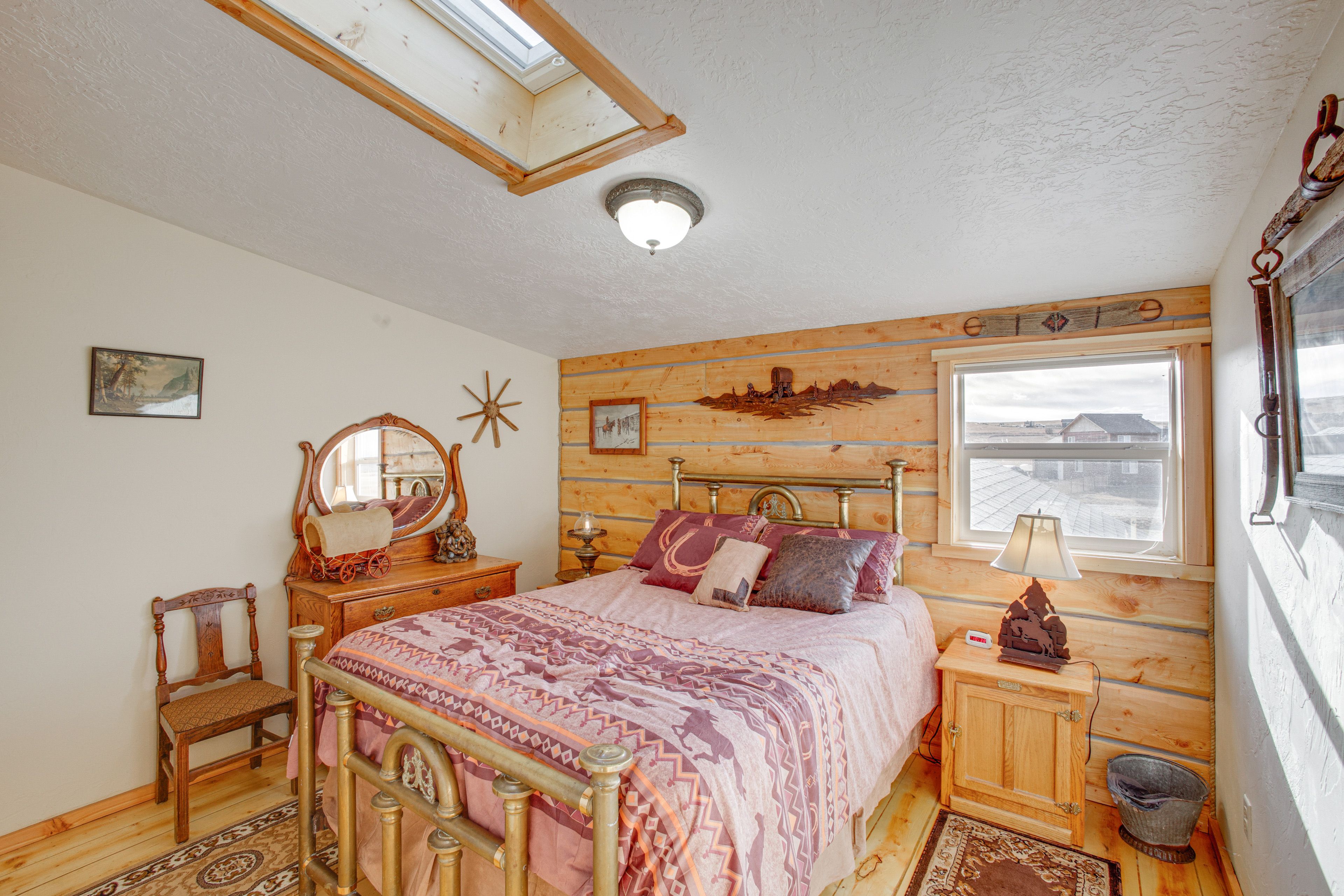 Bedroom 2 | Queen Bed