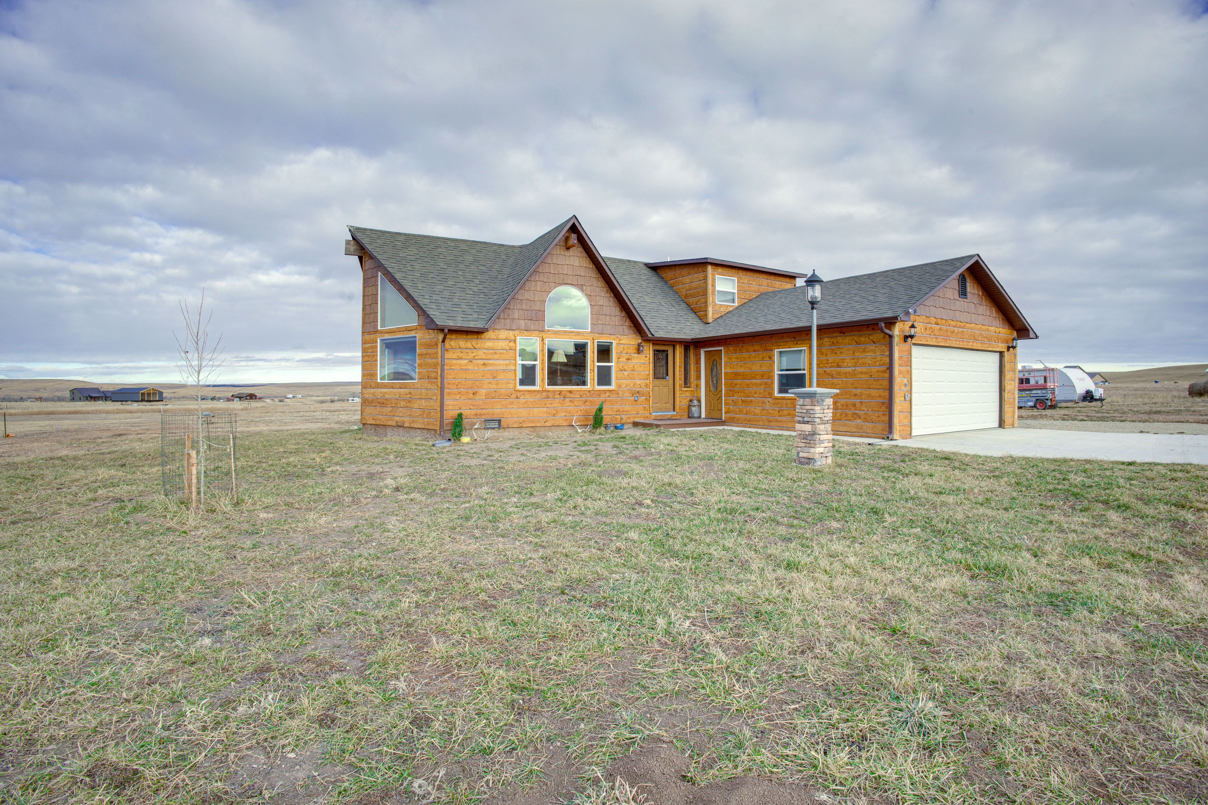 Parking | Garage (1 Vehicle) | Driveway (6 Vehicles) | Trailers Allowed On-Site