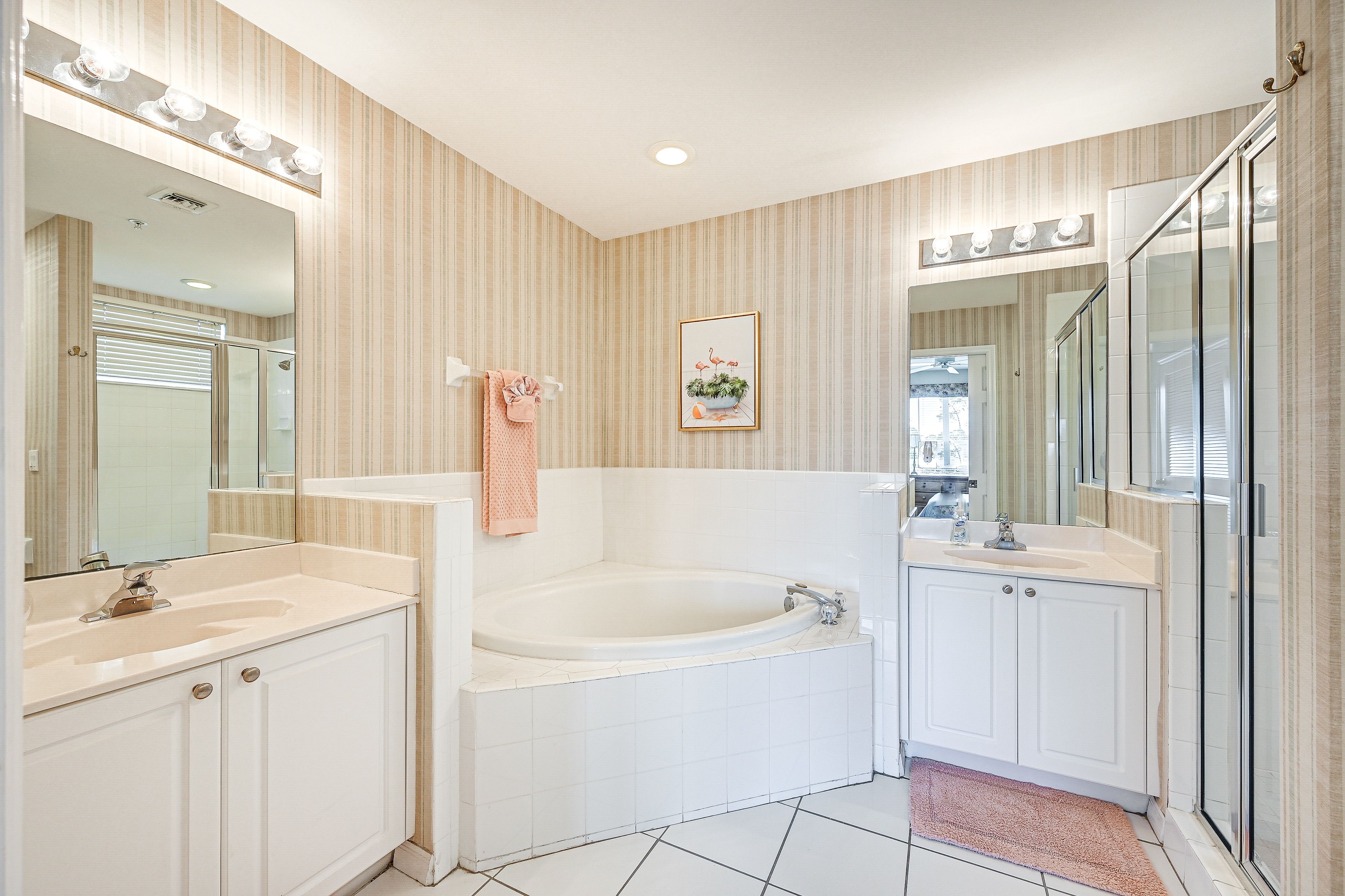 En-Suite Bathroom | Soaking Tub | Shower | Complimentary Toiletries
