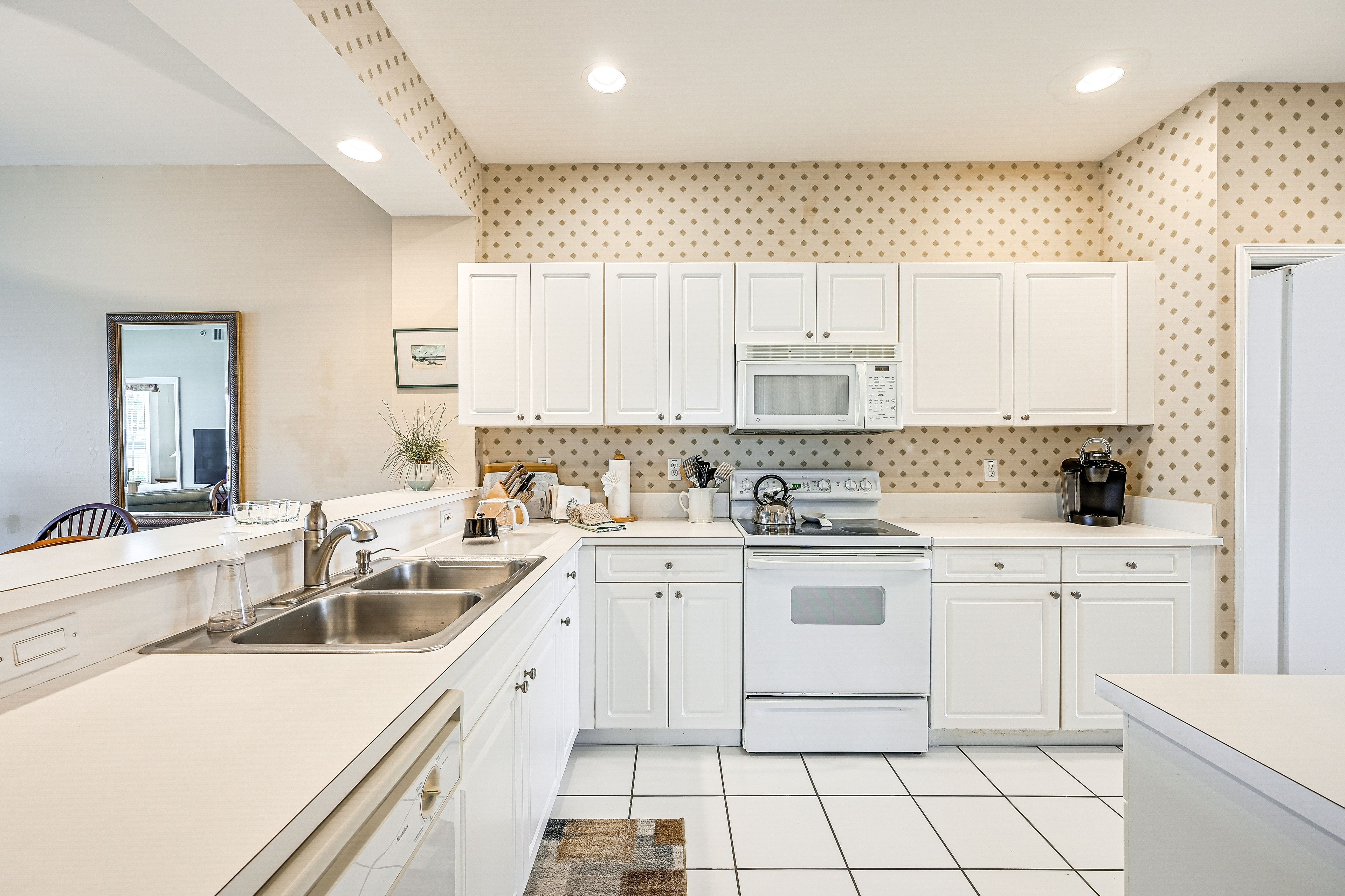 Kitchen | Refrigerator | Dishwasher | Toaster Oven