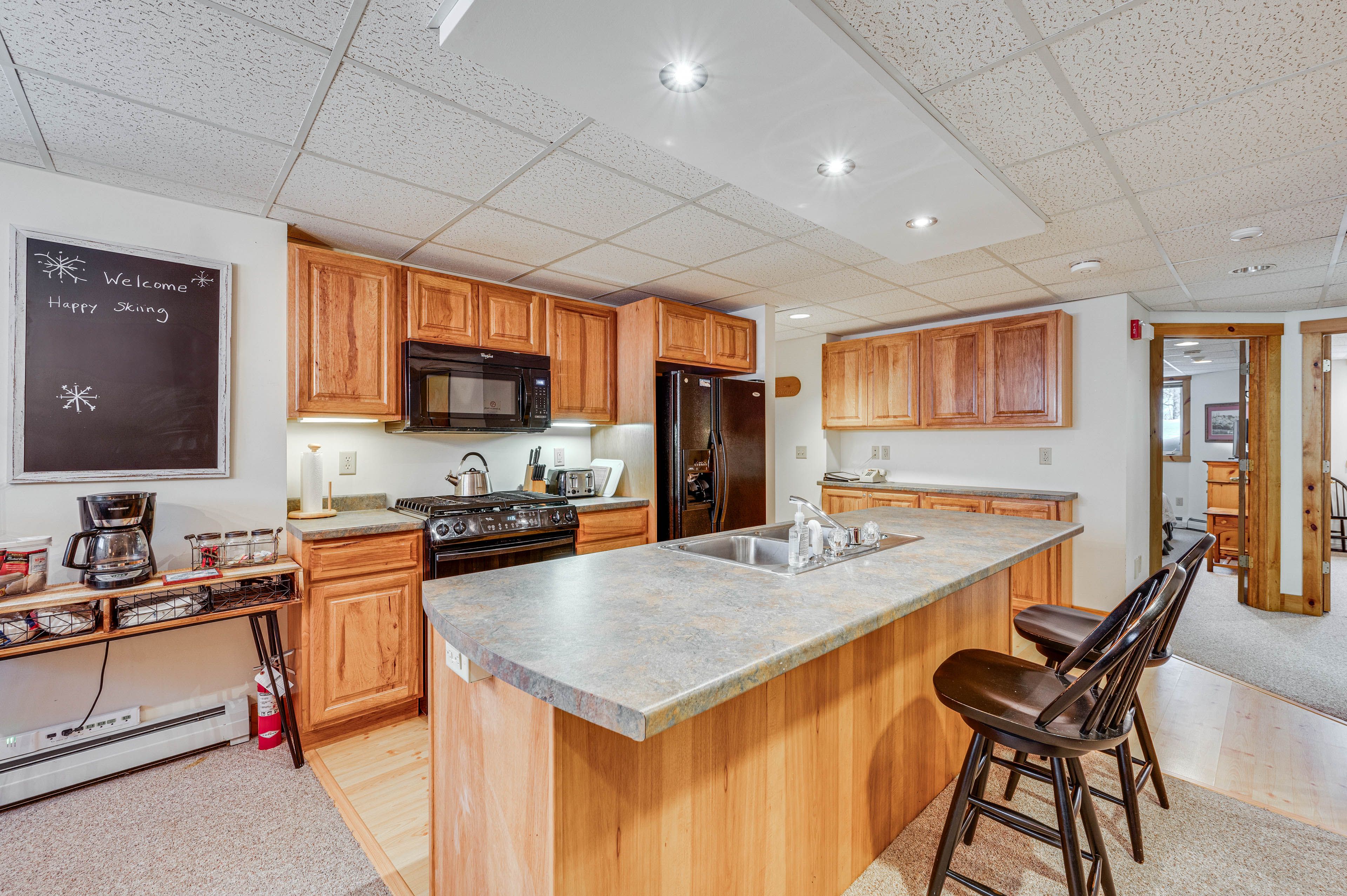 Kitchen | Single-Story Condo | In-Unit Laundry | 0.6 Mi to Ski Lift