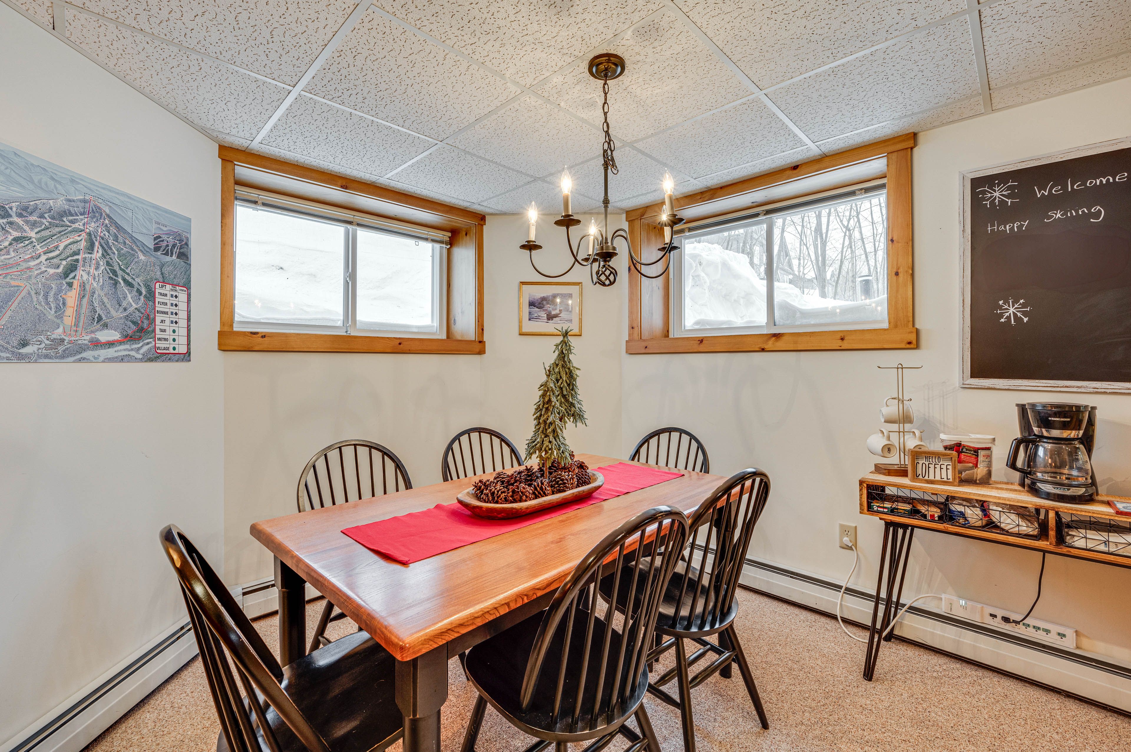 Dining Area | Dishware & Flatware Provided