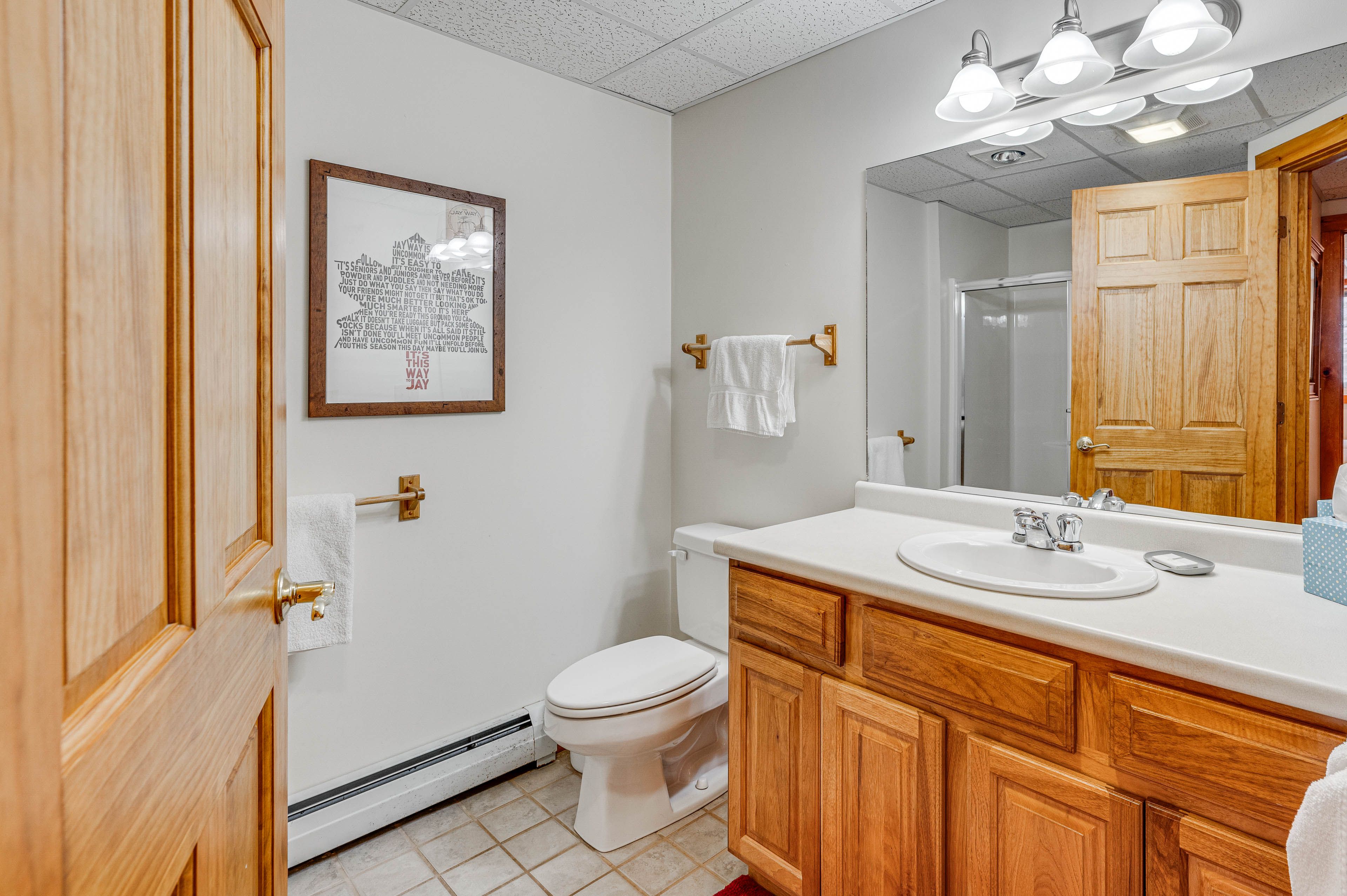 Full Bathroom | Towels Provided