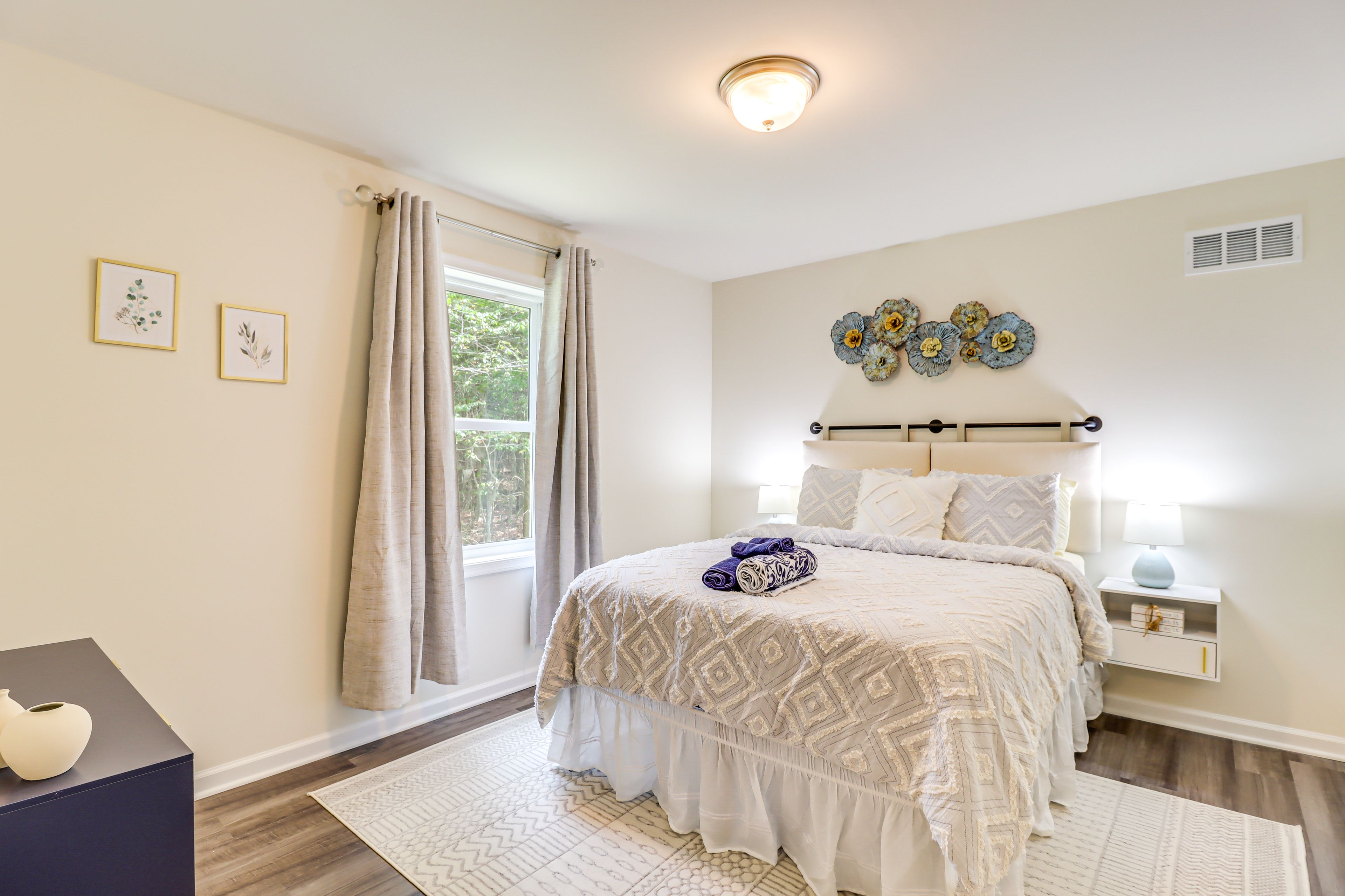 Bedroom 2 | 2nd Floor | Queen Bed