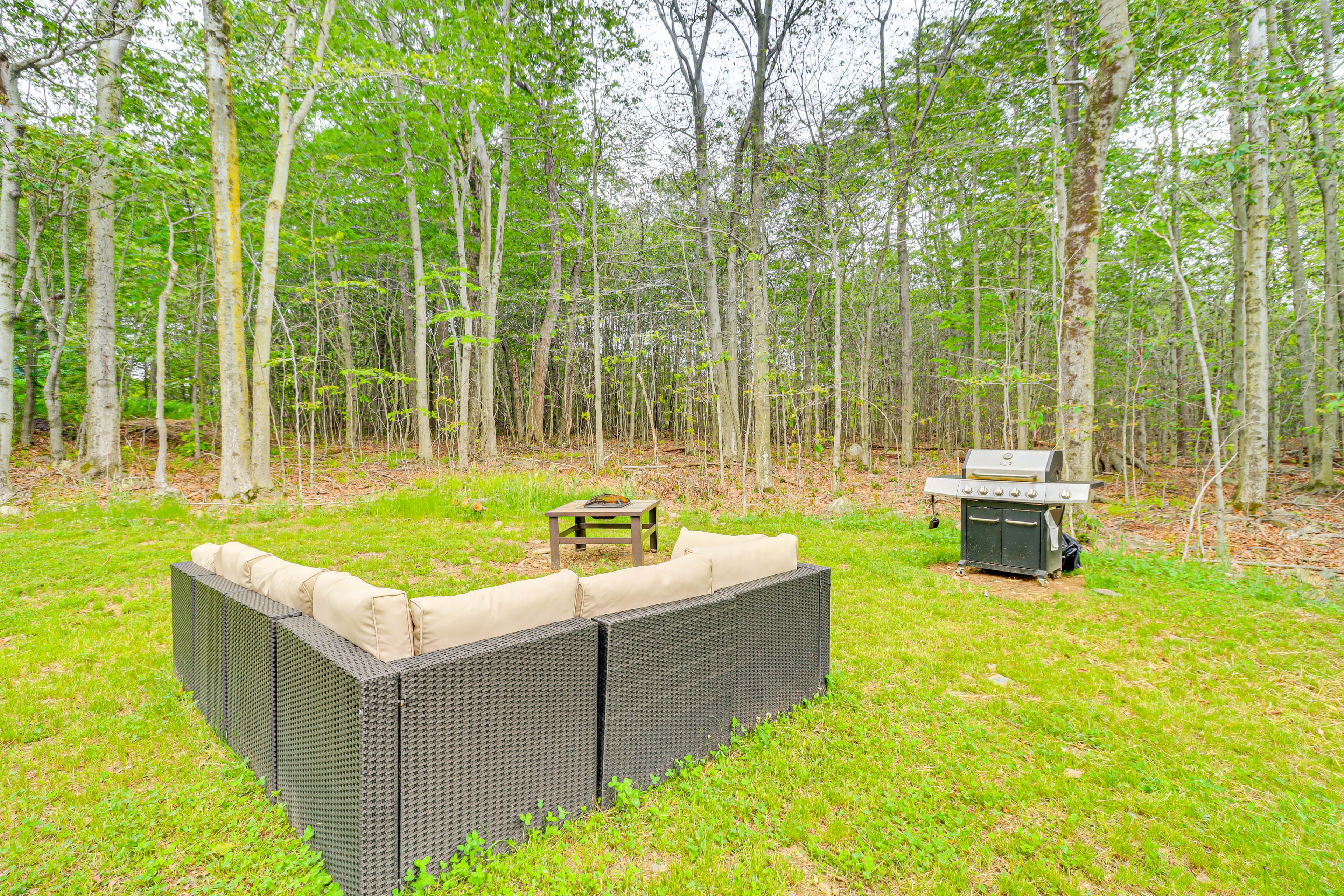 Private Yard | Tabletop Fire Pit | Volleyball Net