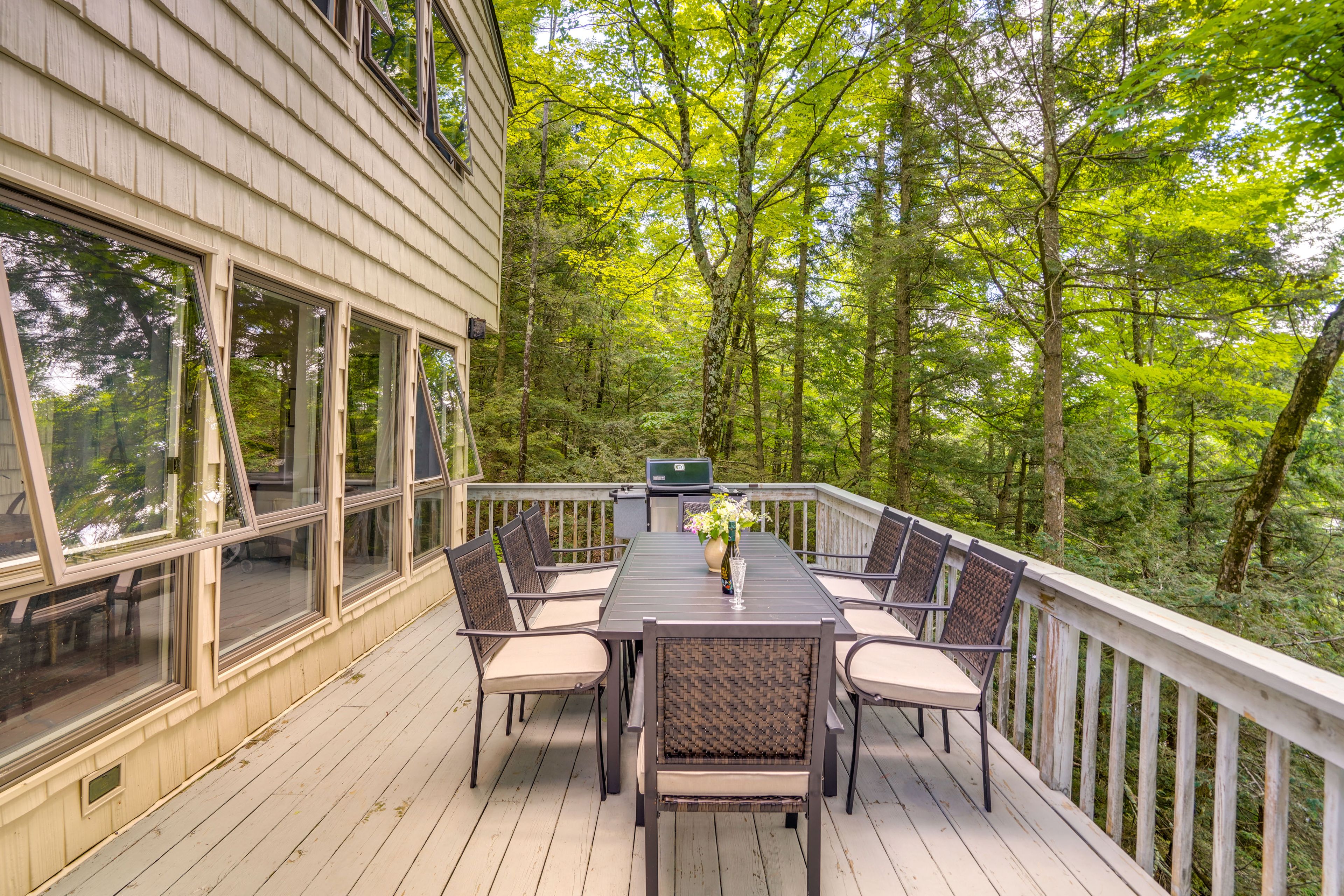Deck | Gas Grill | Lake View