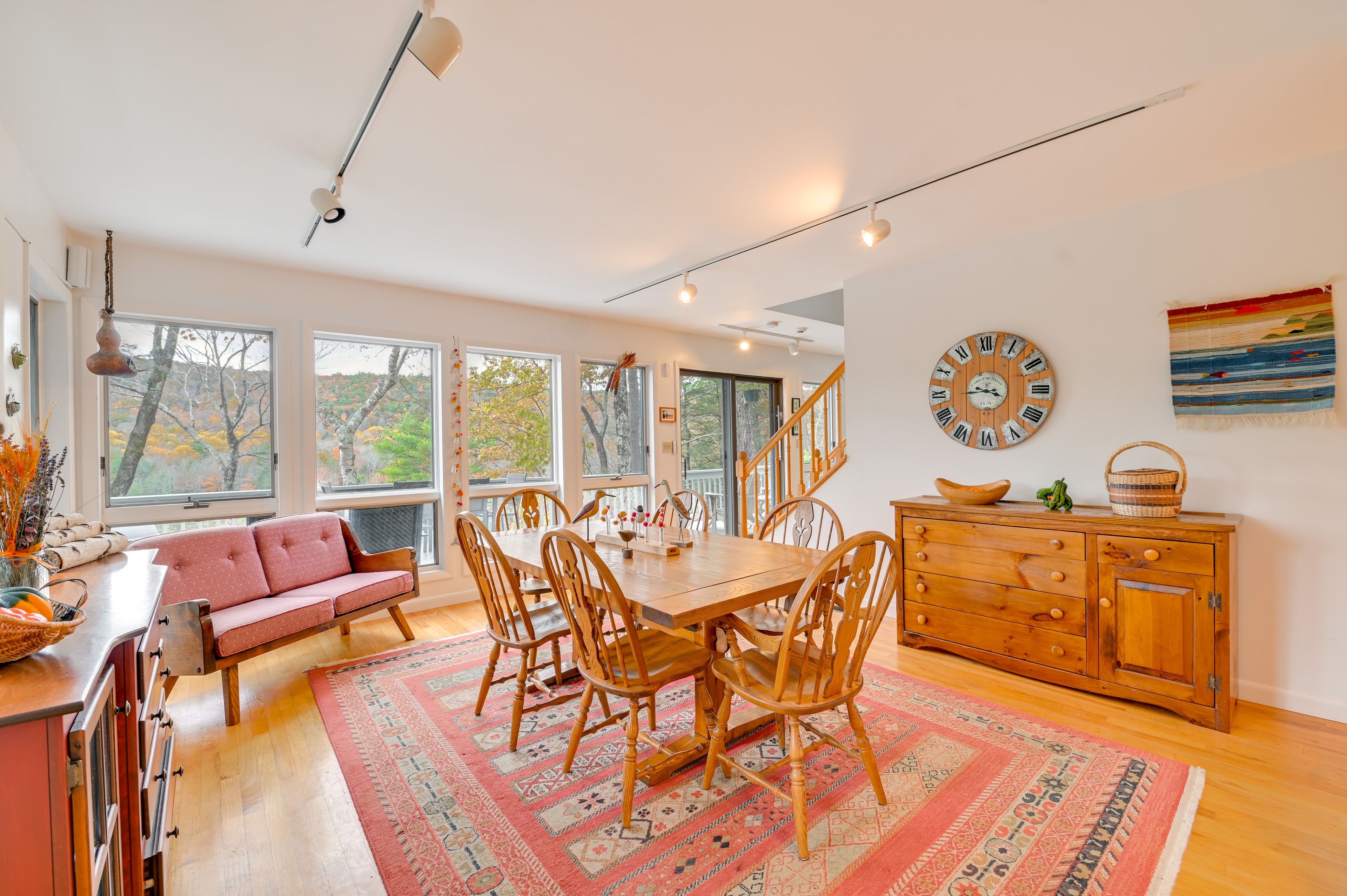 Dining Room | Dishes & Flatware Provided