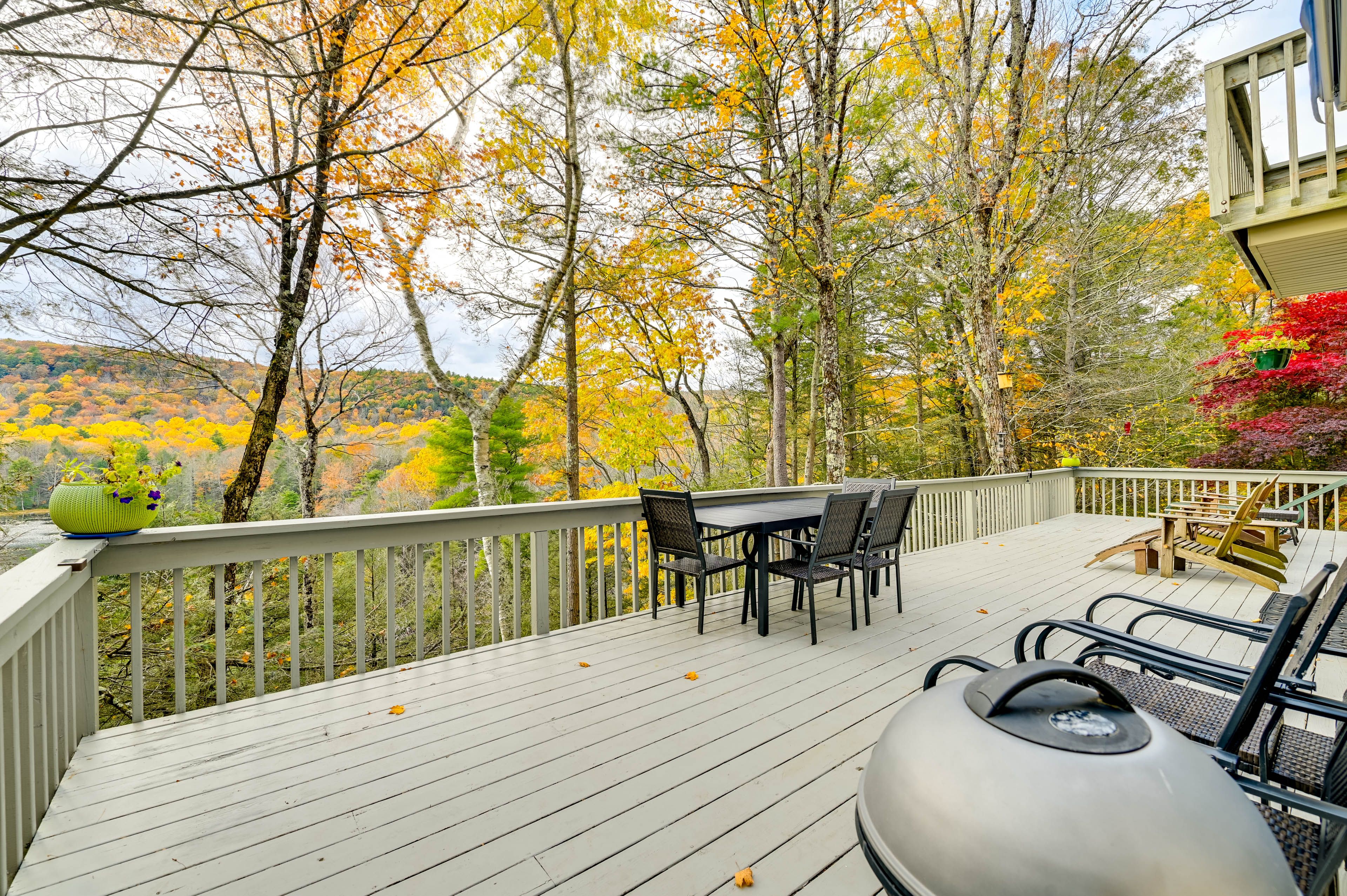 Deck | Outdoor Dining | Seating | Grill | Lake Views