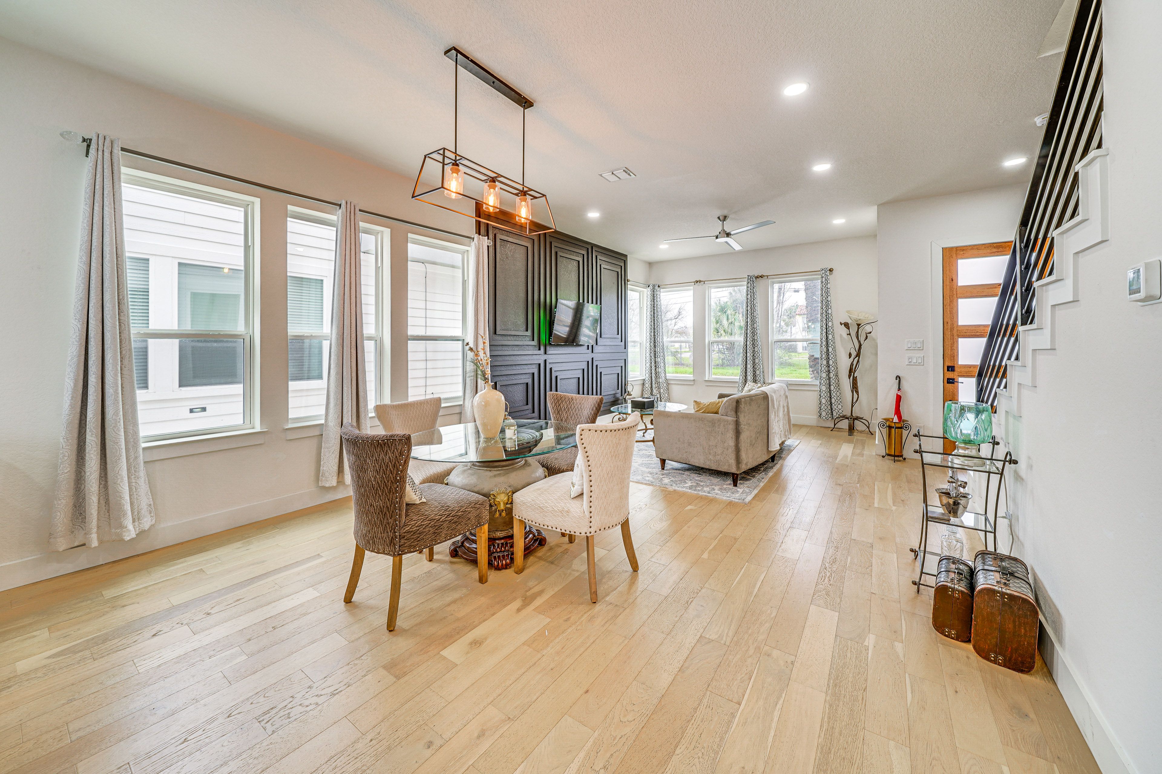 Living Area | Smart TV | 1st Floor