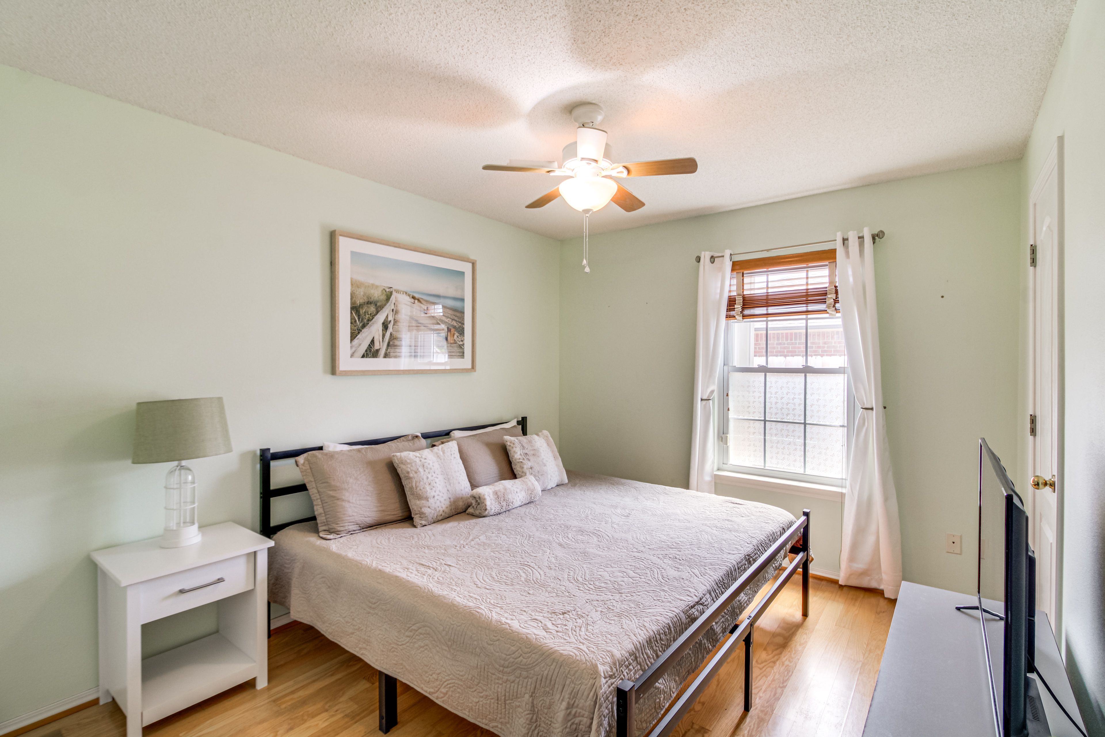 Bedroom 2 | King Bed | Smart TV
