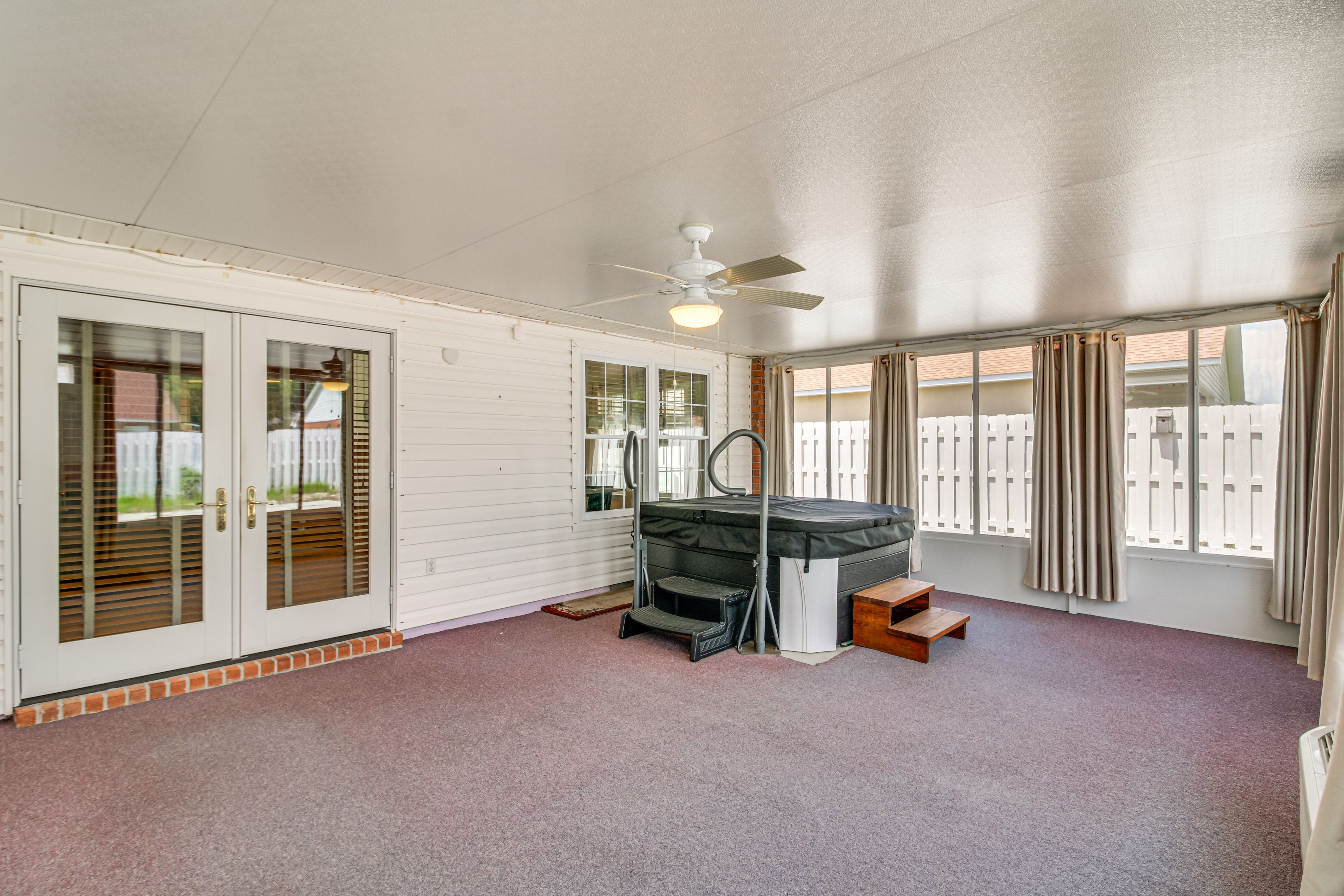 Enclosed Temperature-Controlled Porch | Seasonal Hot Tub (Oct 1-March 15)
