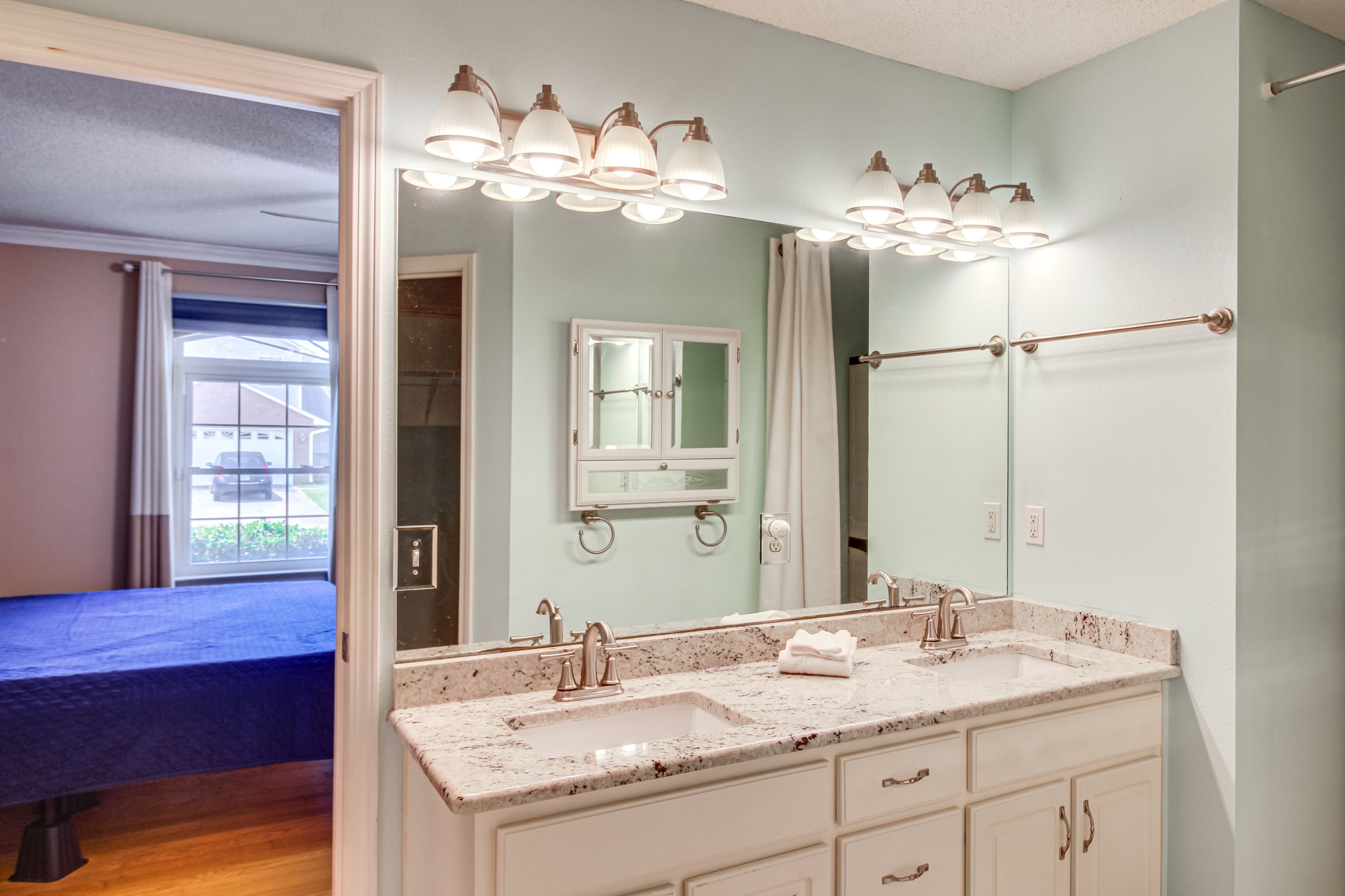 En-Suite Bathroom | Towels Provided