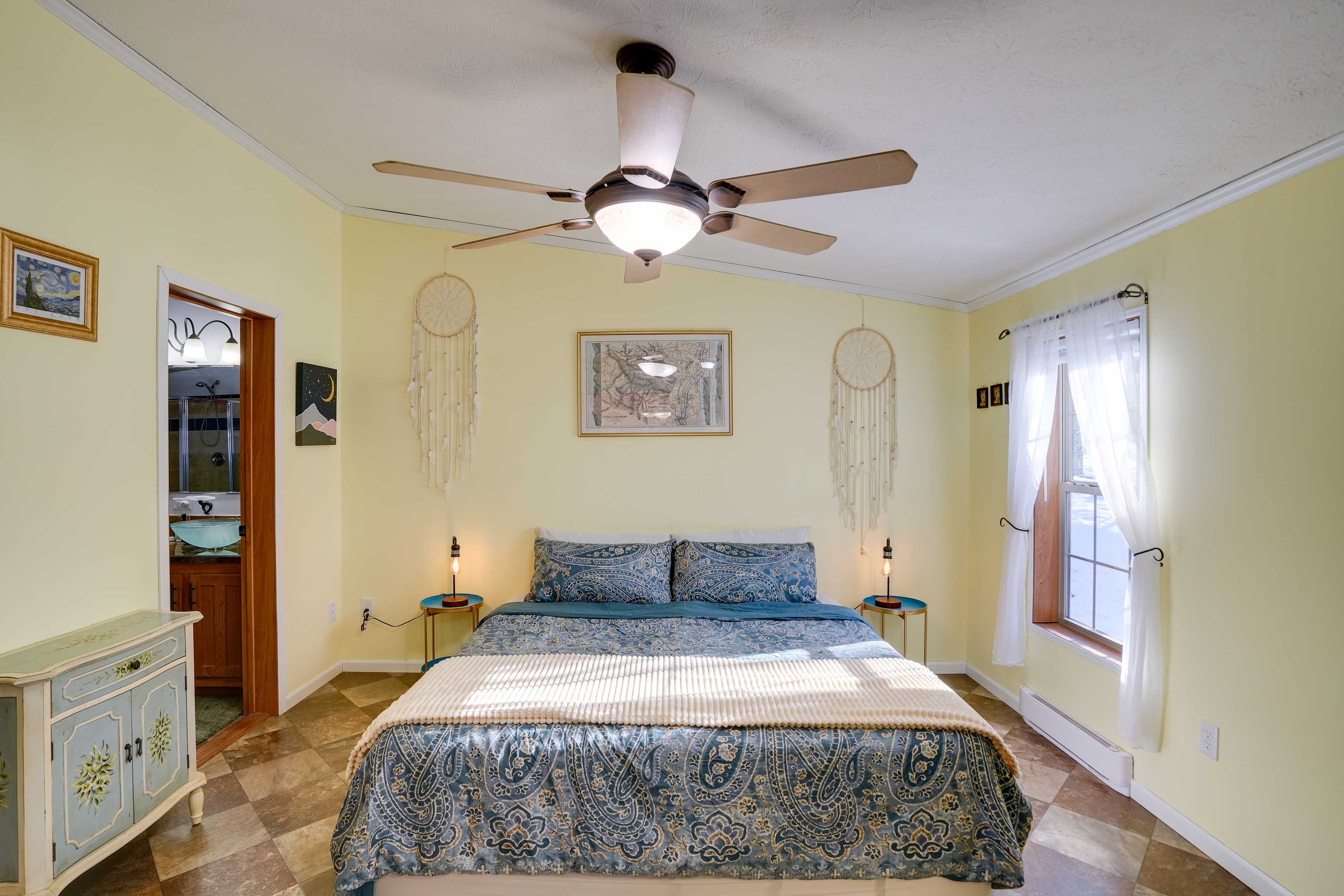 Bedroom 1 | King Bed | En-Suite Bathroom