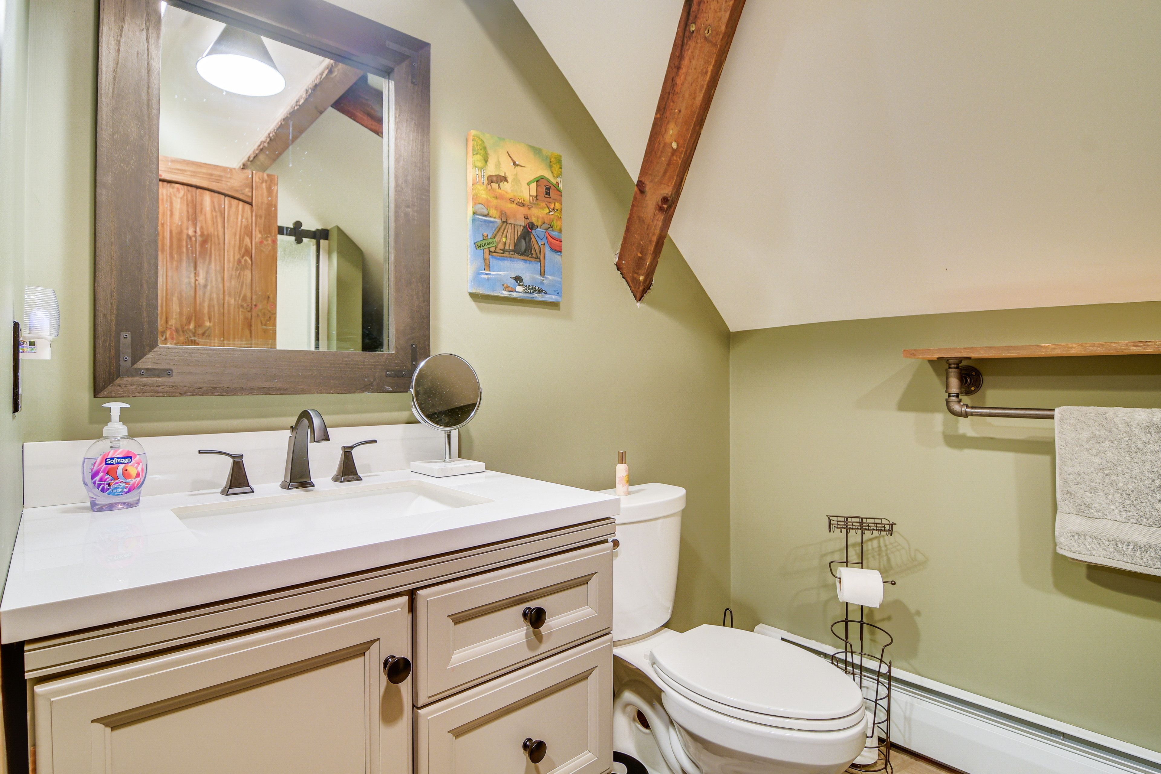 Full Bathroom | Towels Provided | 2nd Floor