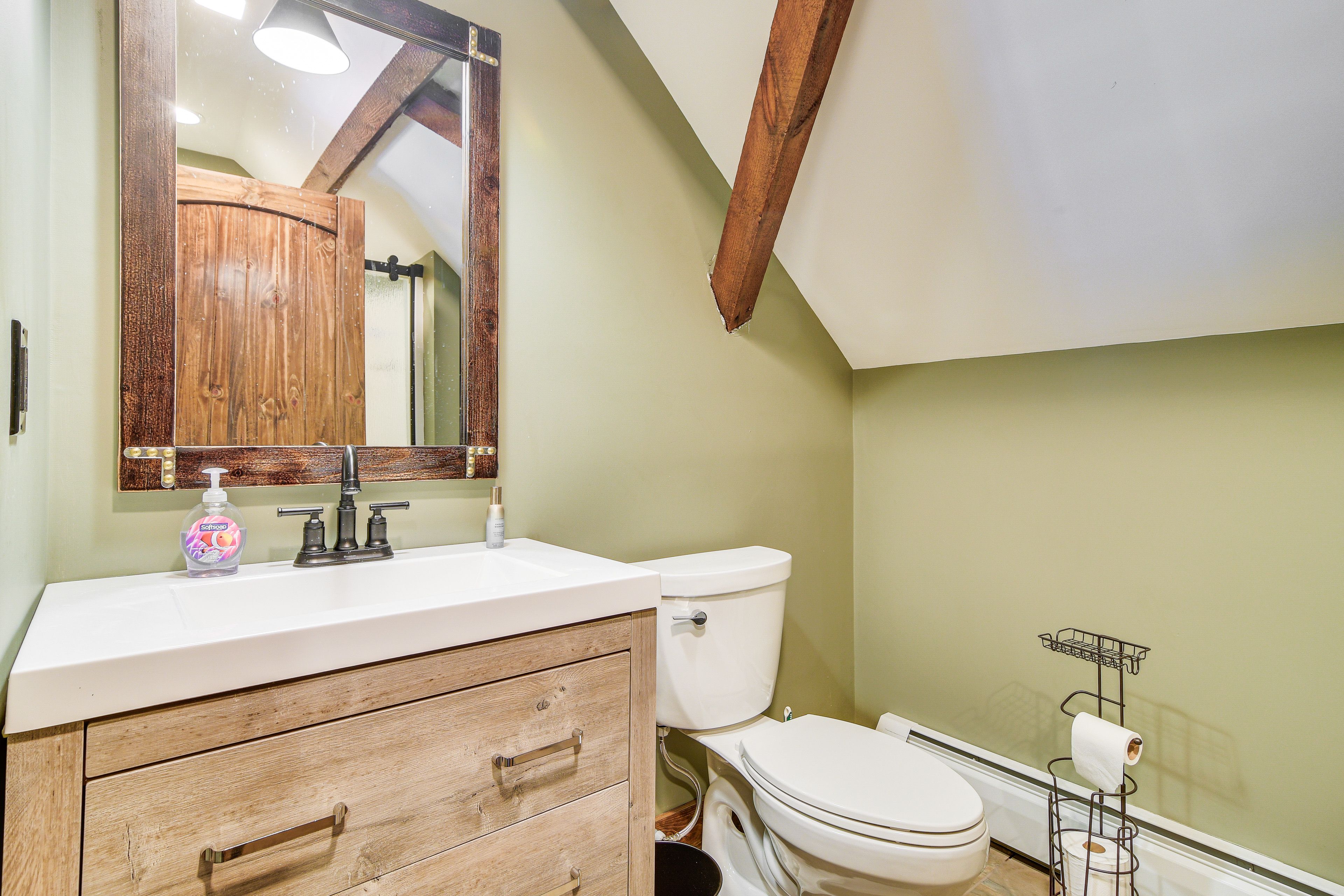 Full Bathroom | 2nd Floor