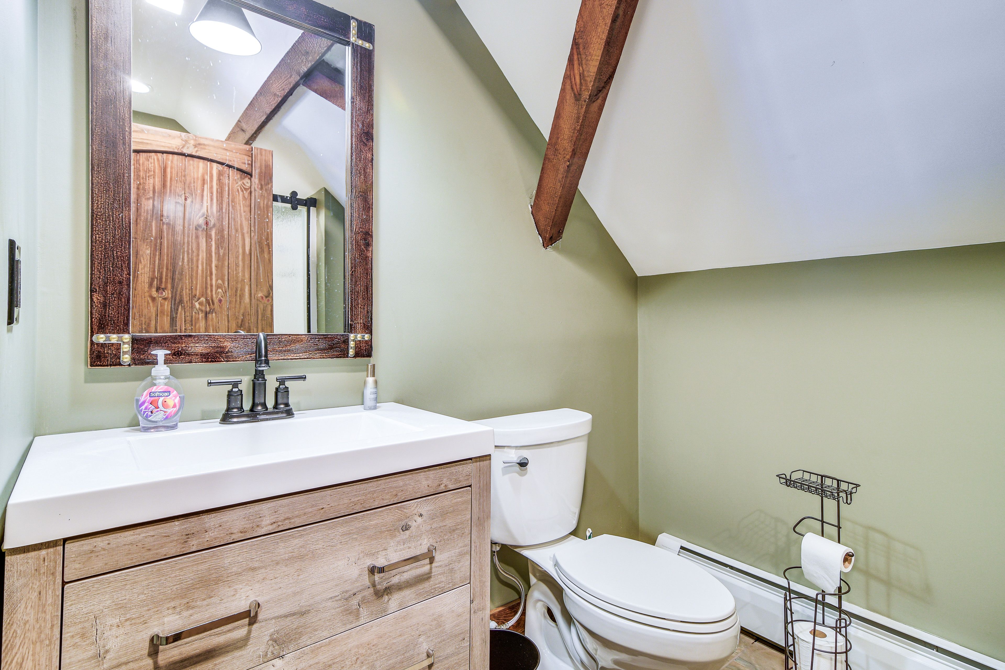 Full Bathroom | 2nd Floor