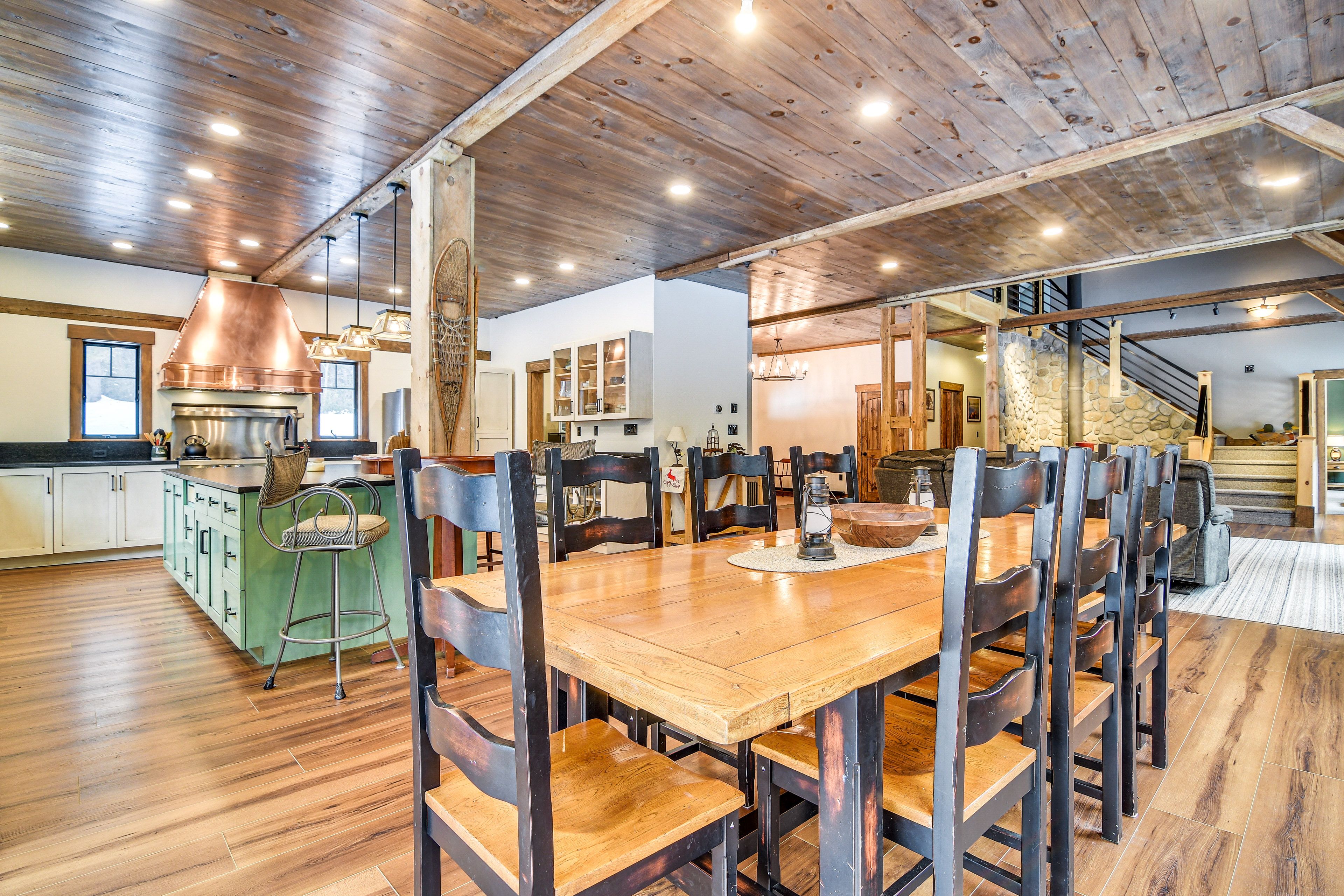 Dining Area | Dishware/Flatware Provided | 1st Floor