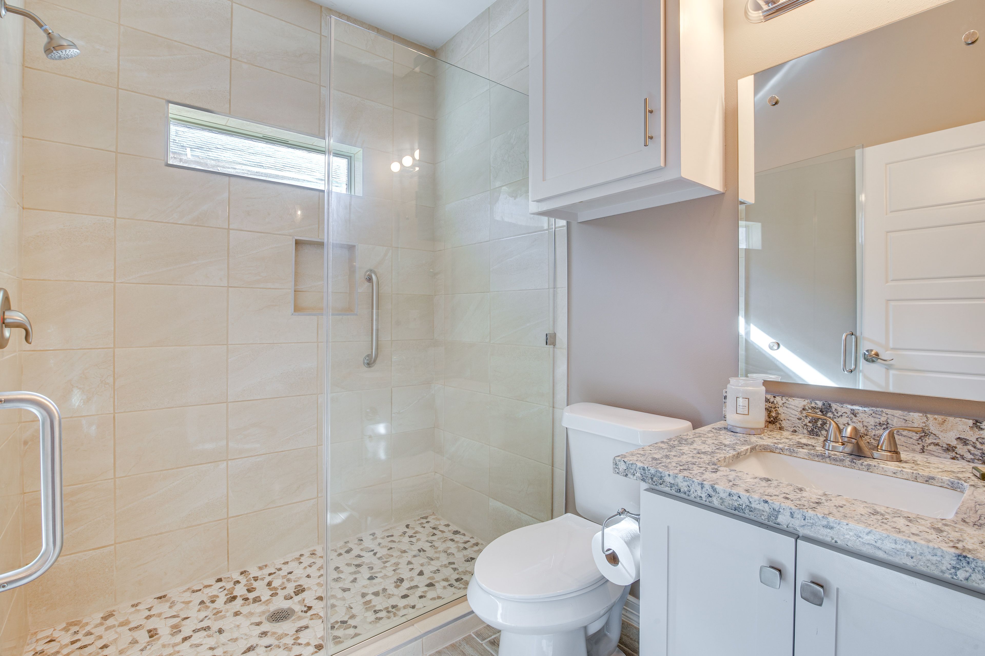 Full Bathroom | Grab Rails