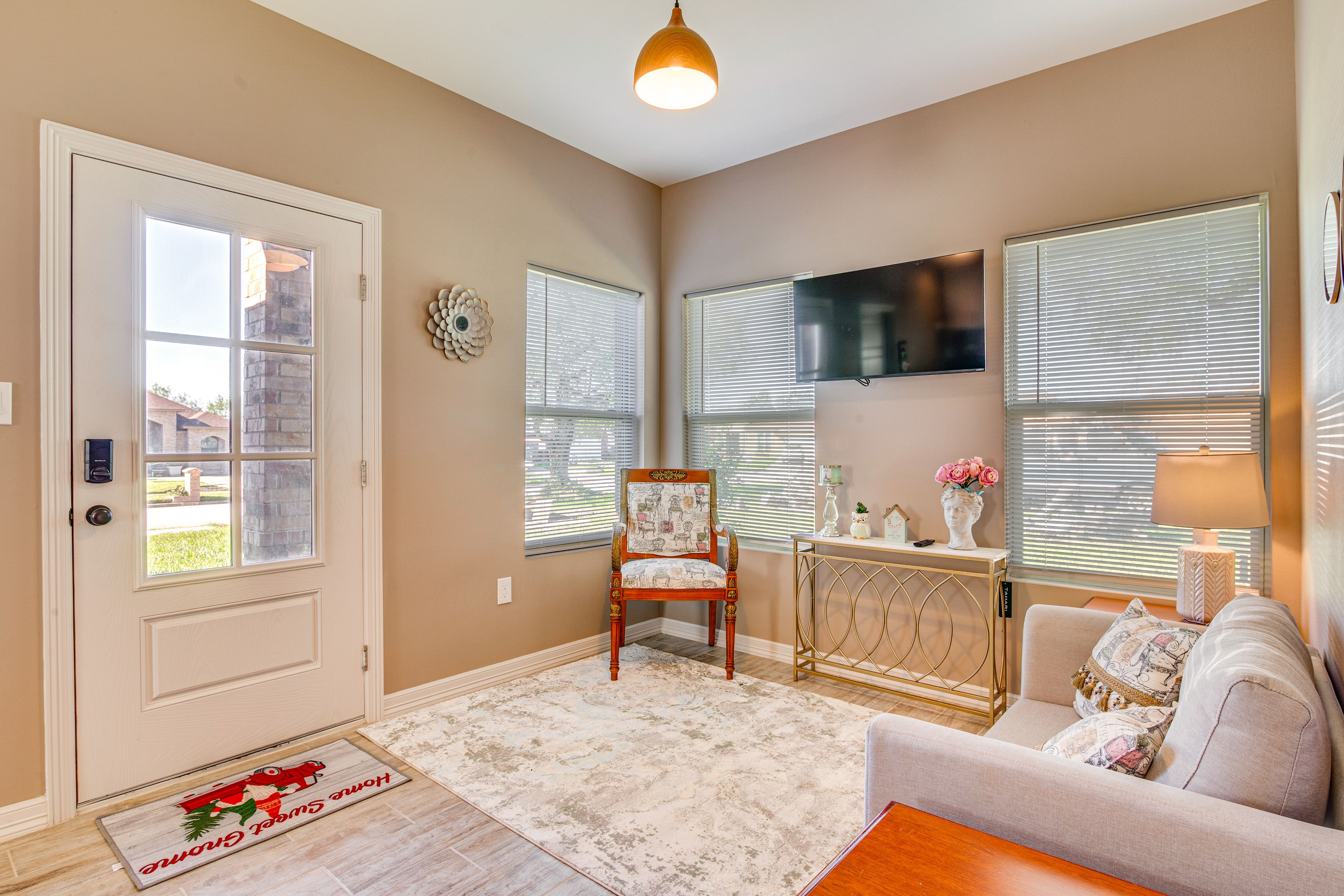 Living Room | Flat-Screen TV