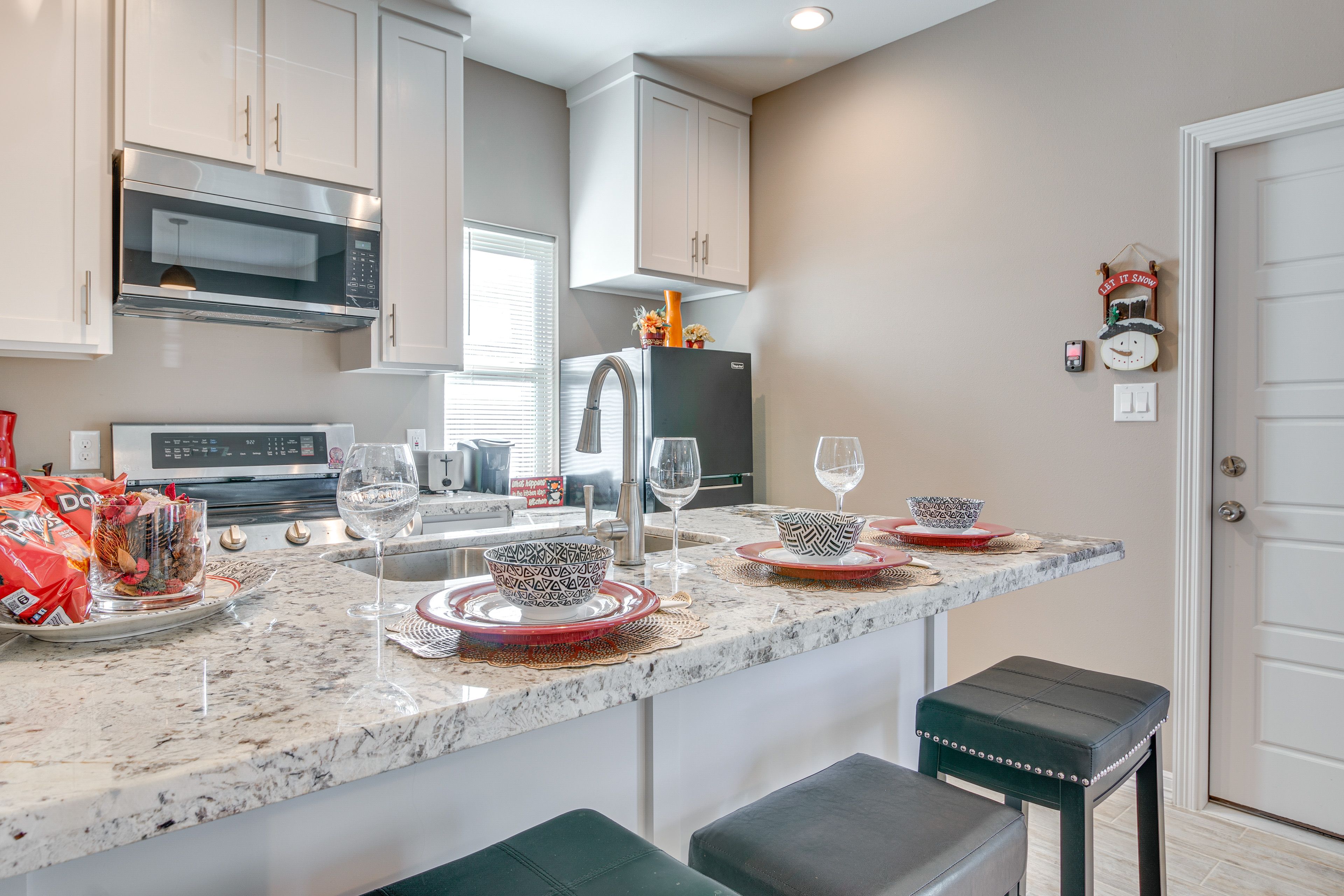 Dining Area | Dishware/Flatware | Trash Bags/Paper Towels