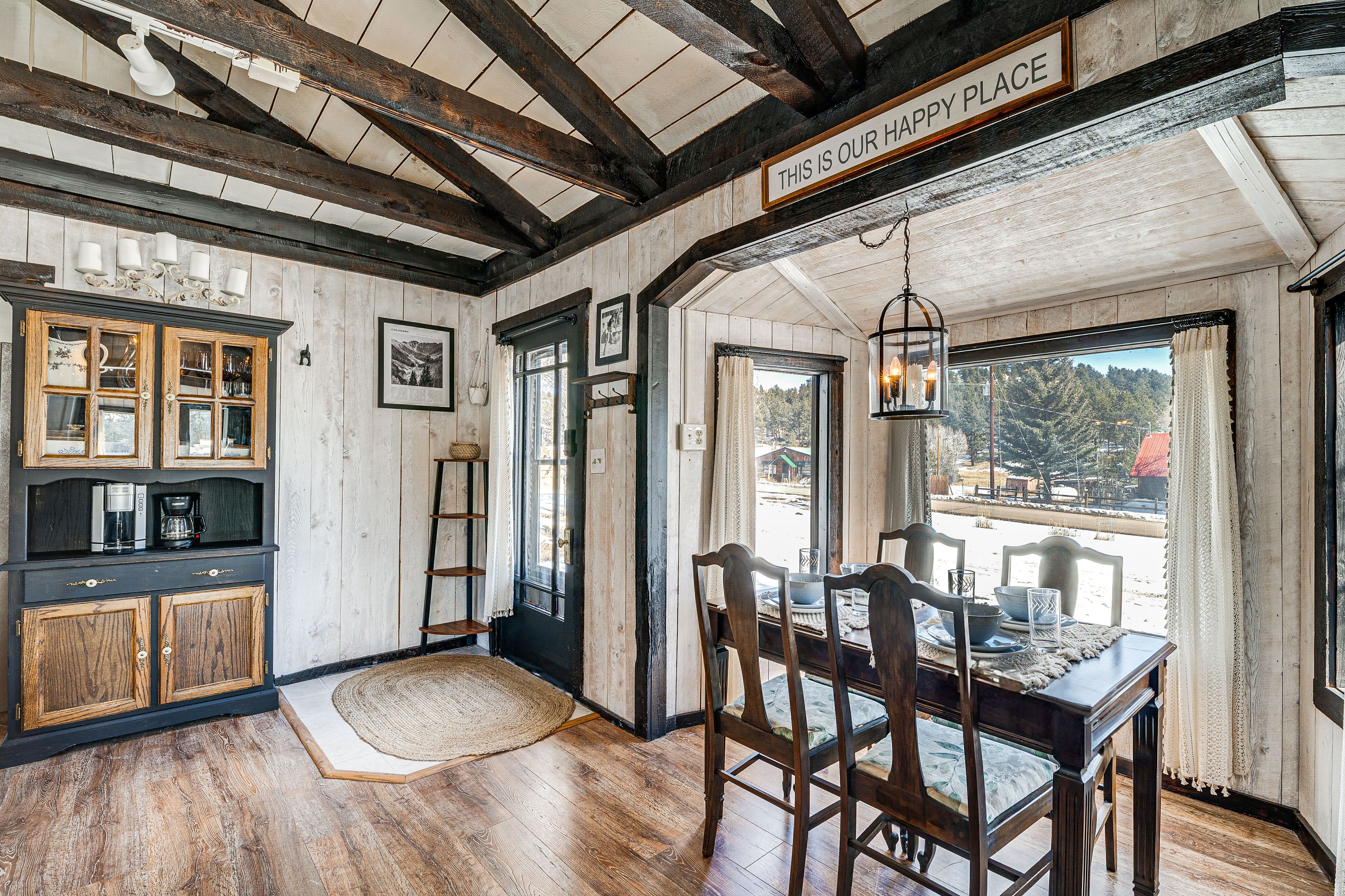 Dining Area | Dishware/Flatware