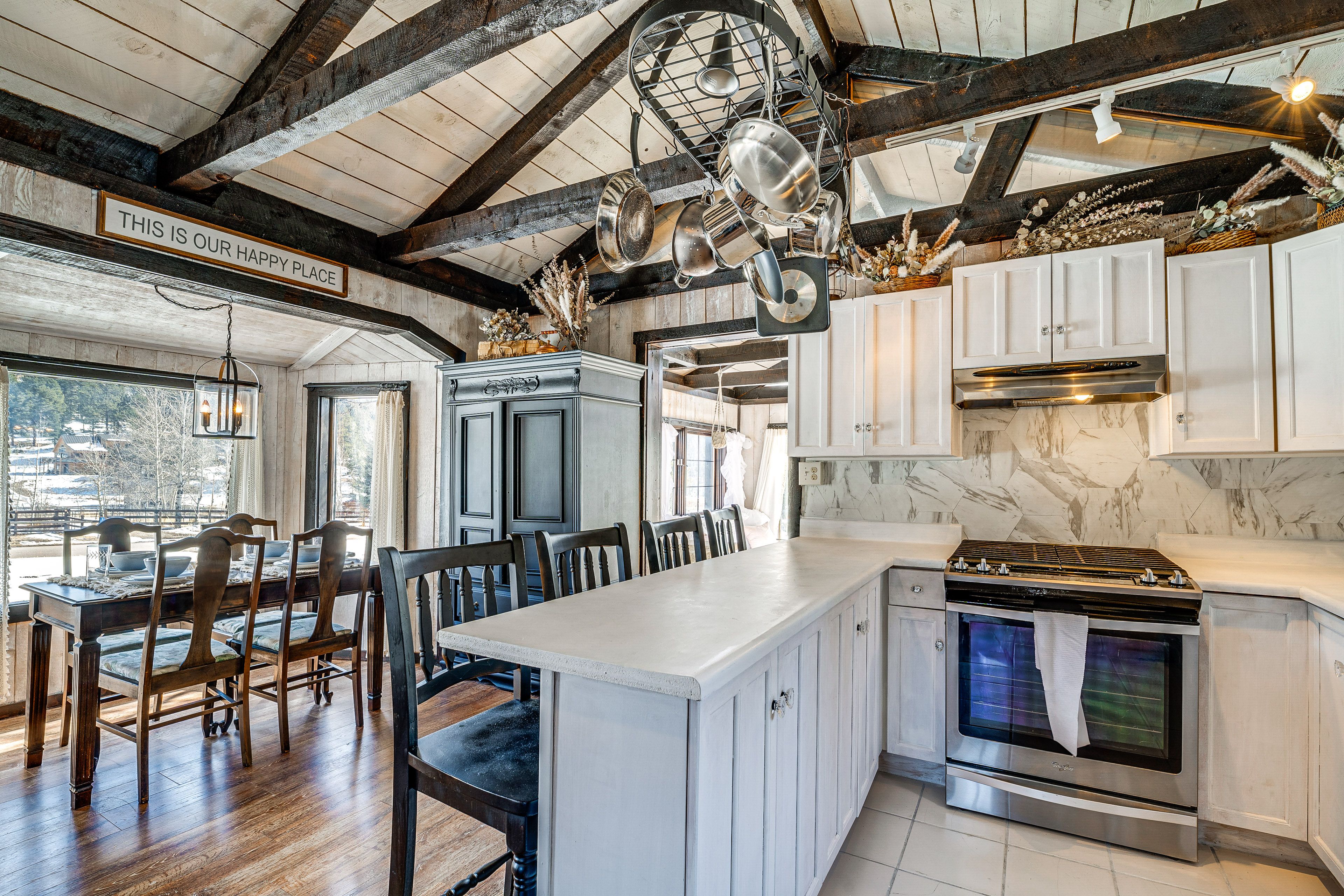 Dining Area | Kitchen