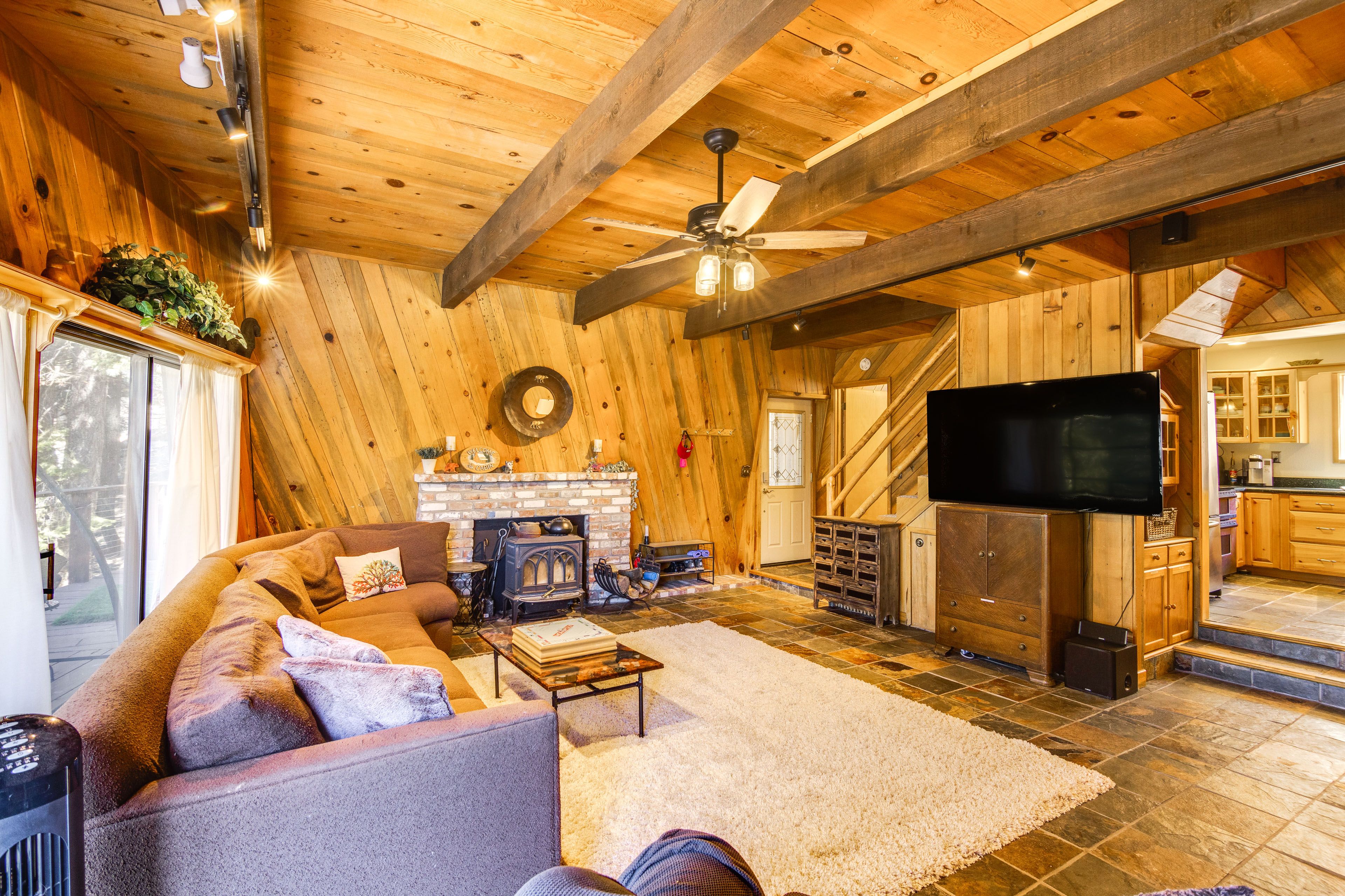 Living Room | 1st Floor | Twin Sleeper Sofa | Free WiFi | Wood-Burning Fireplace