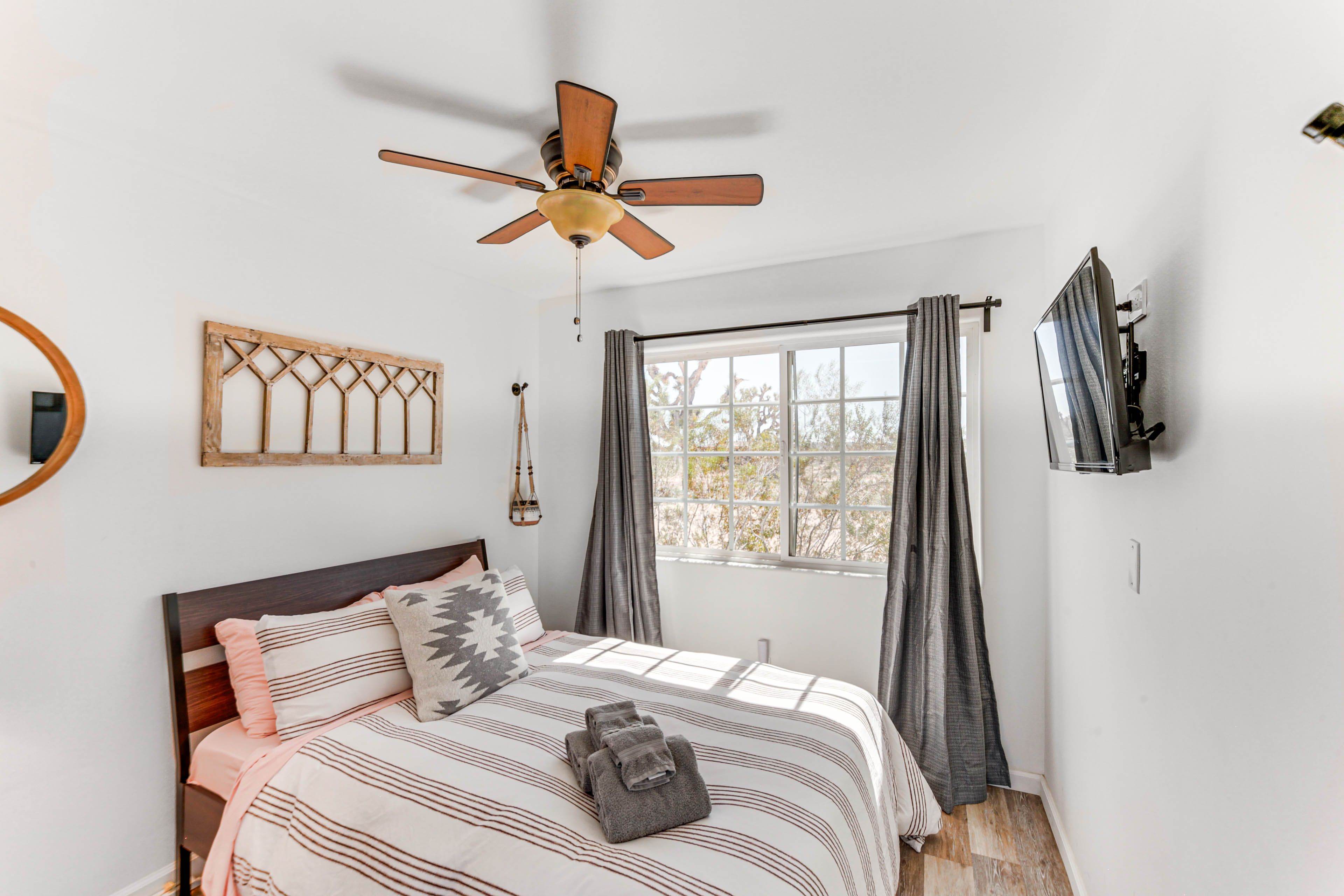 Bedroom 2 | Full Bed | Flat-Screen TV