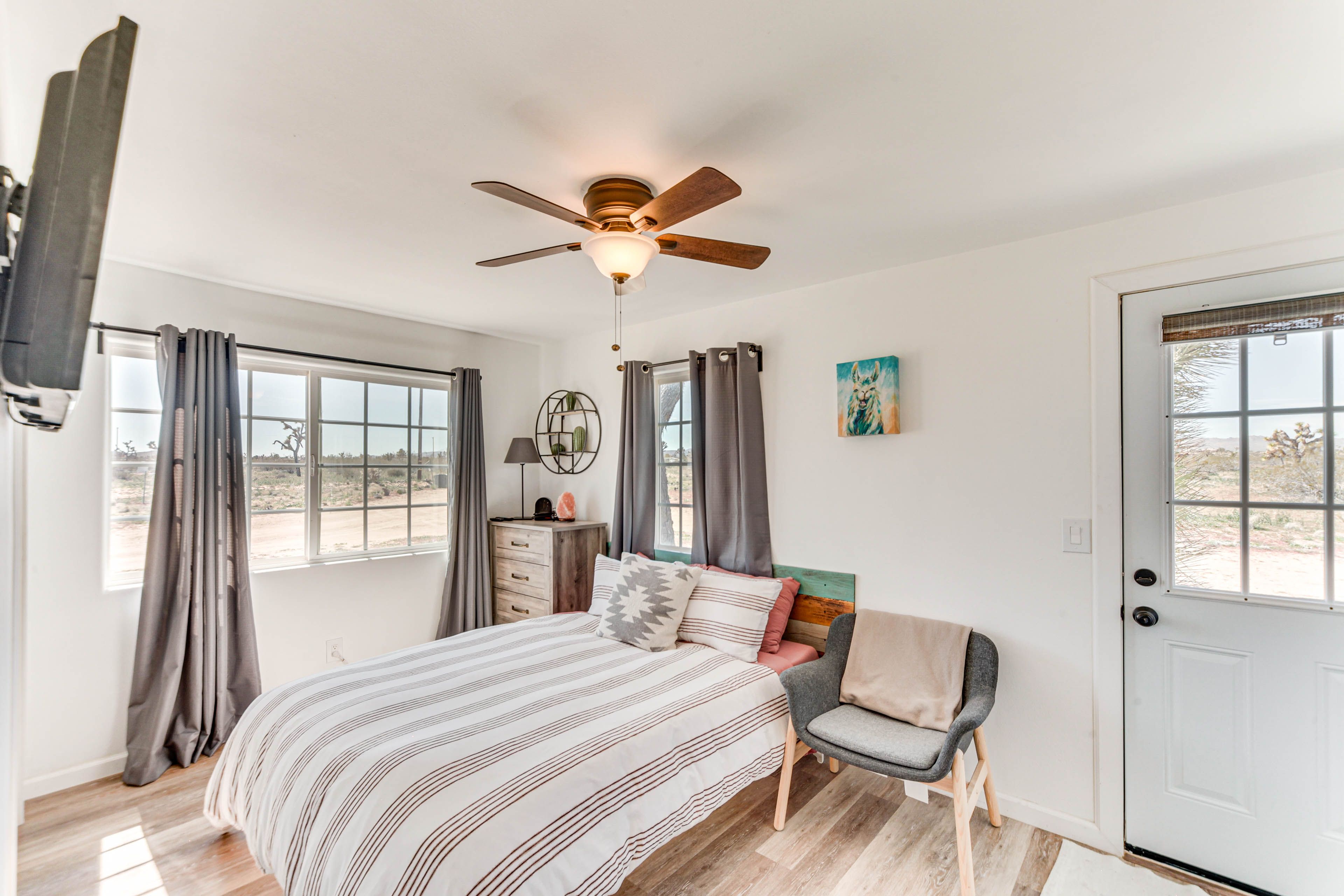 Bedroom Suite | Queen Bed | En-Suite Bathroom | Flat-Screen TV