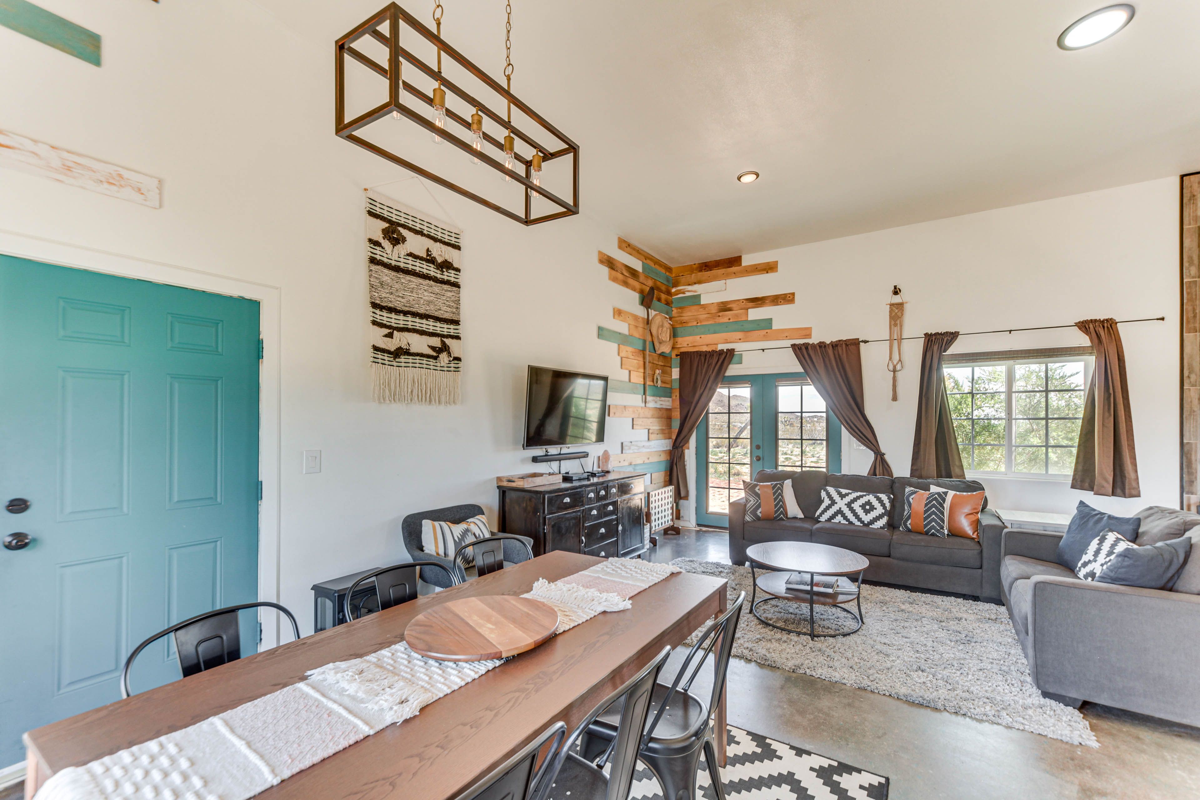 Dining Area | Dishware/Flatware Provided | High Chair | Arcade Machine