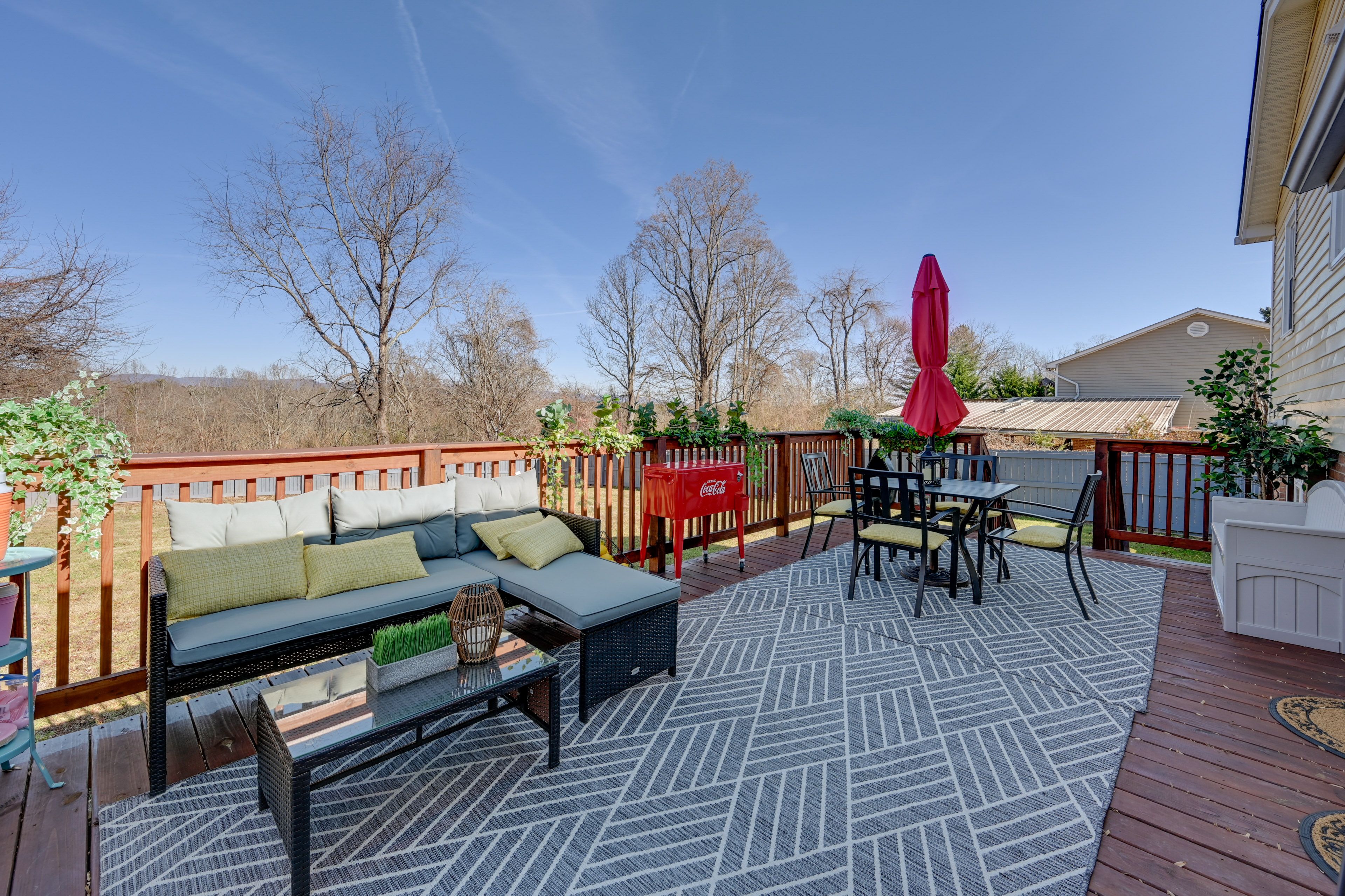 Private Deck | Outdoor Dining Area