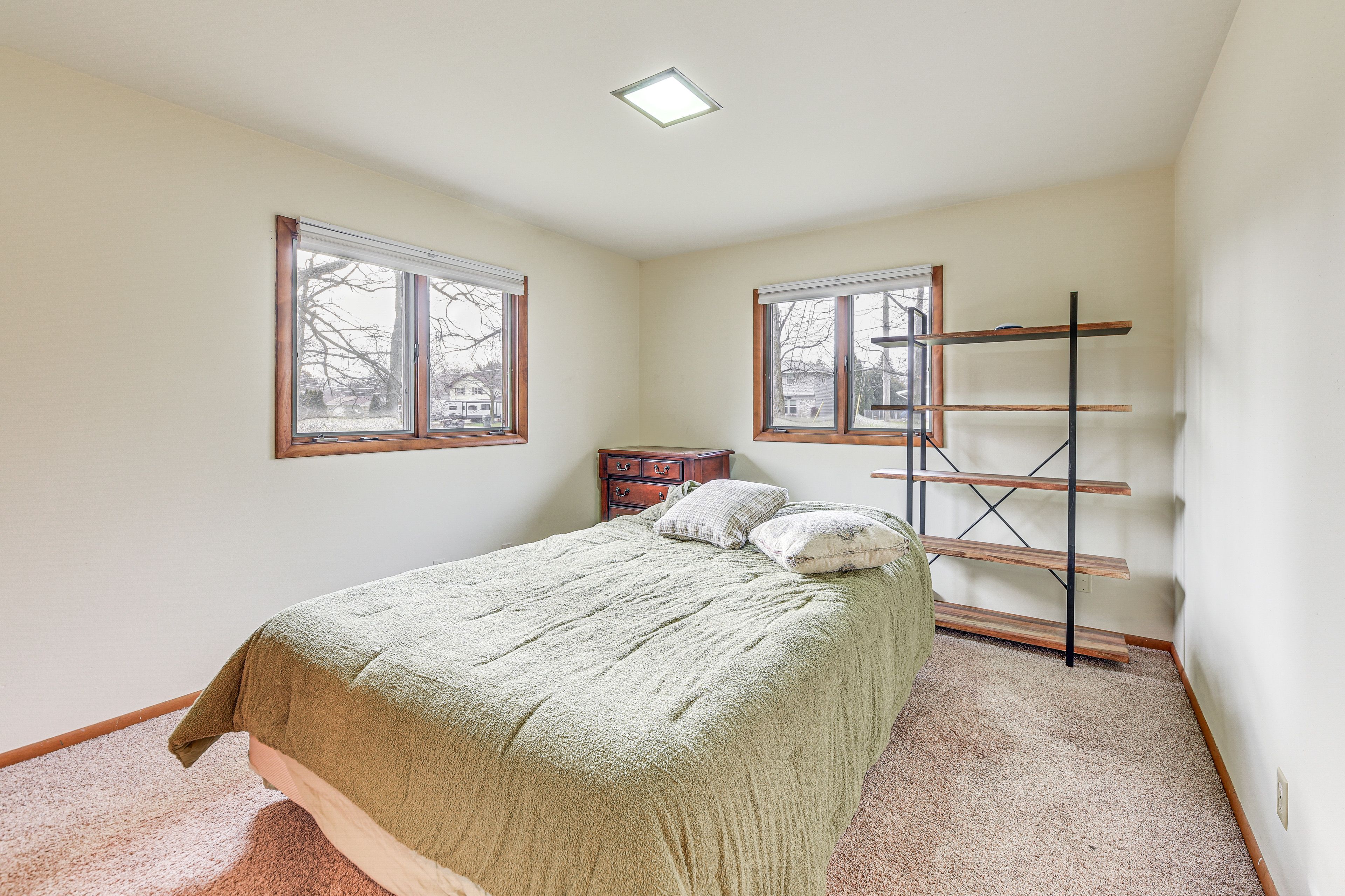 Bedroom 2 | Queen Bed