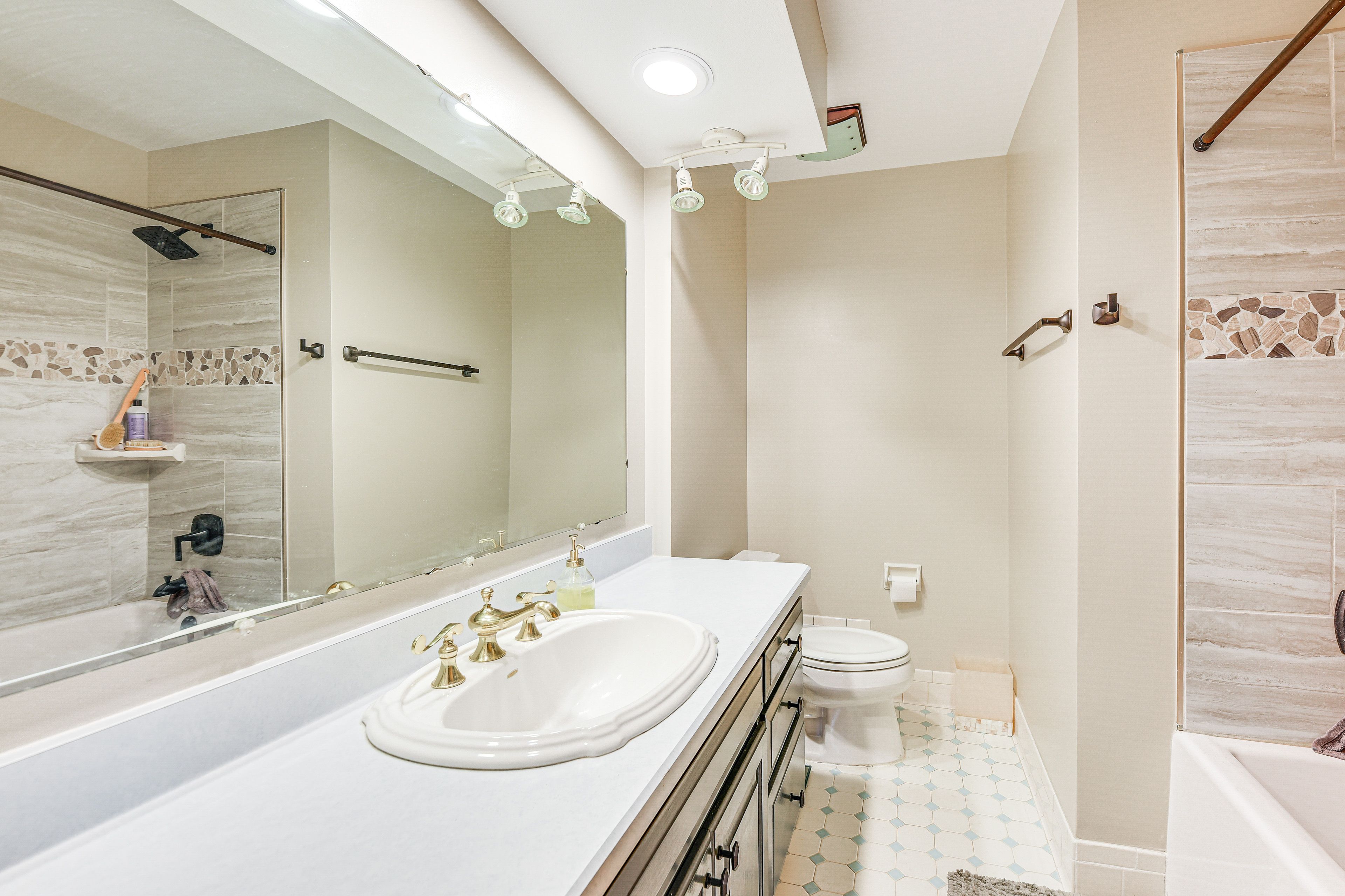 Full Bath | Towels | Hair Dryer