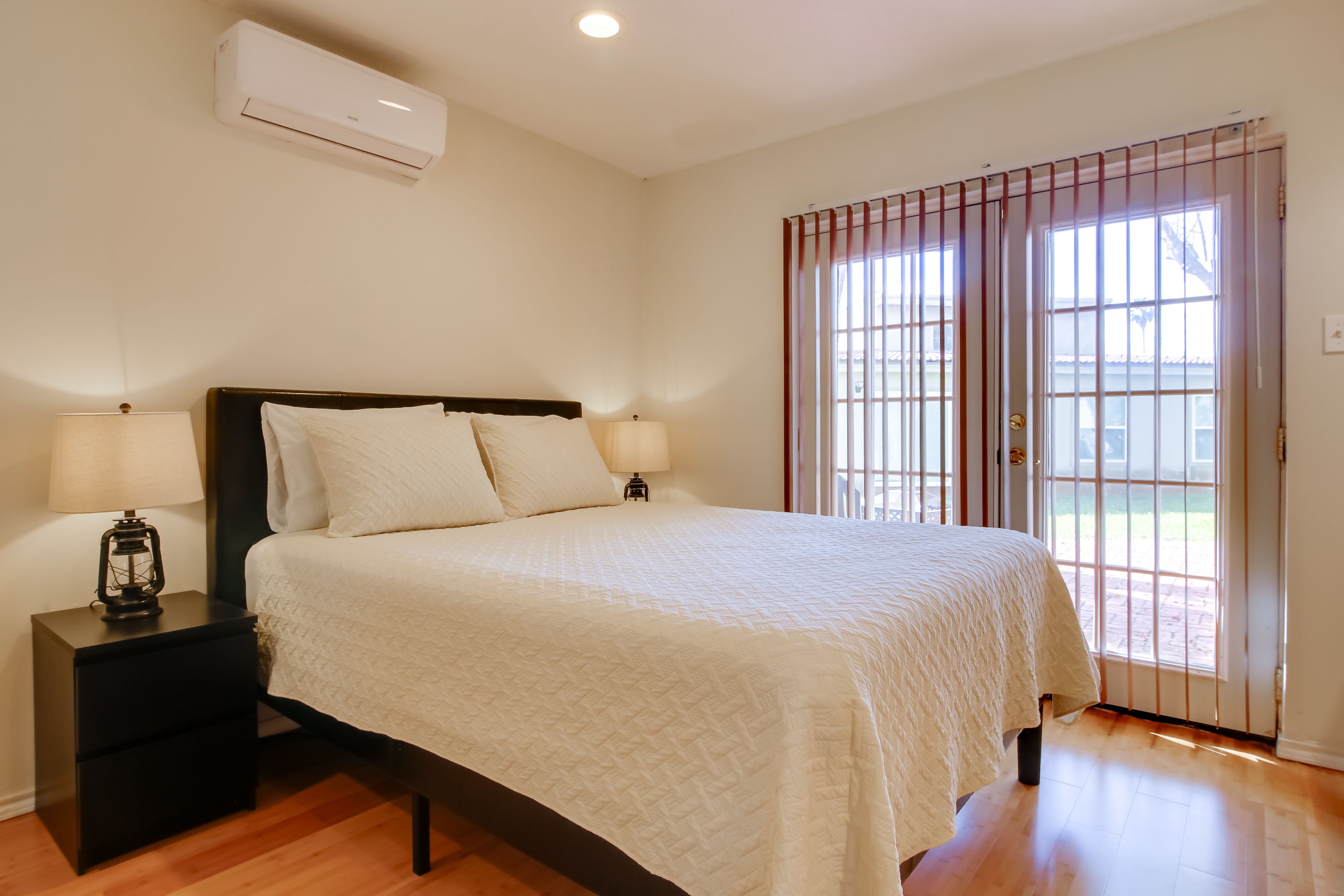 Studio | Queen Bed | Smart TV