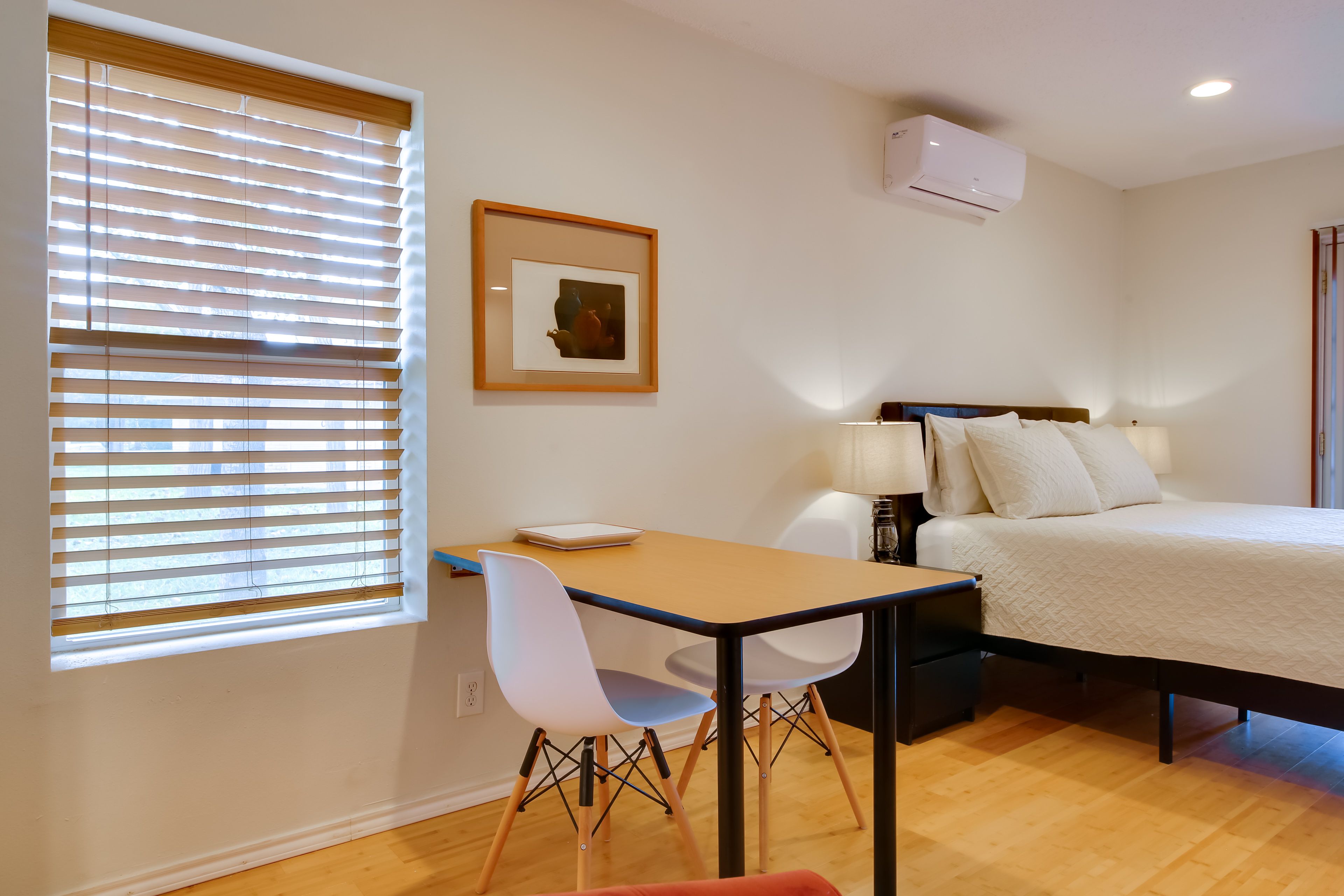 Dining | Dishware & Flatware Provided