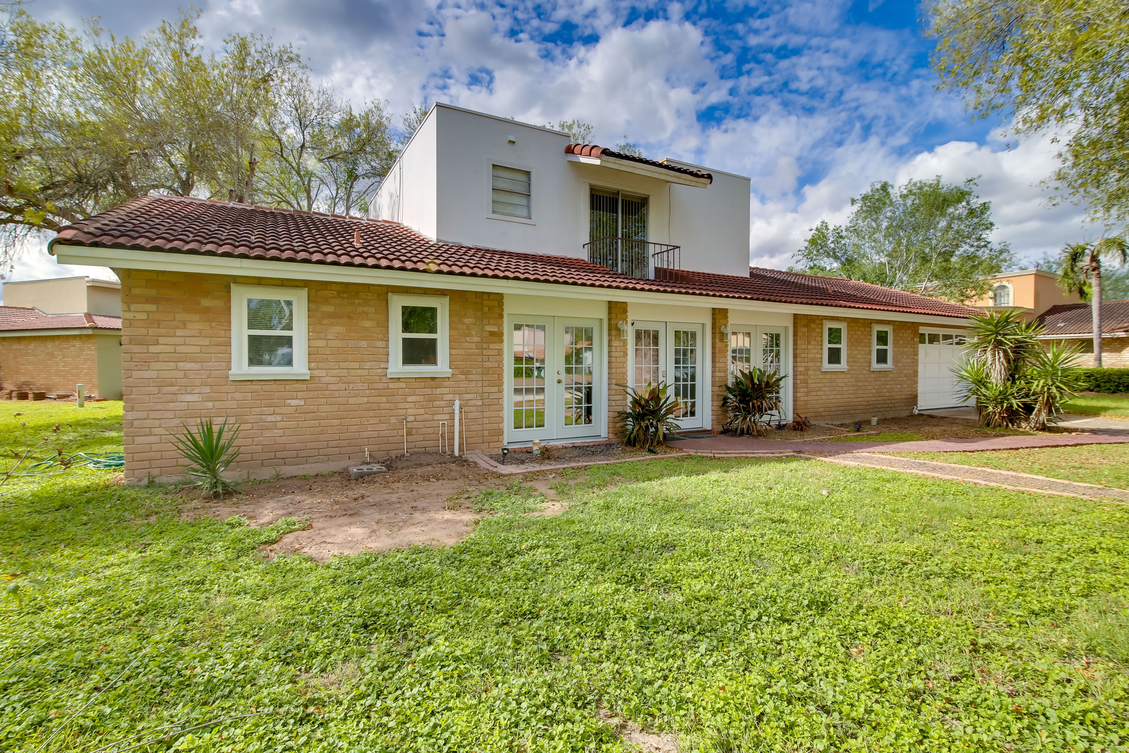 Studio Exterior | Keyless Entry