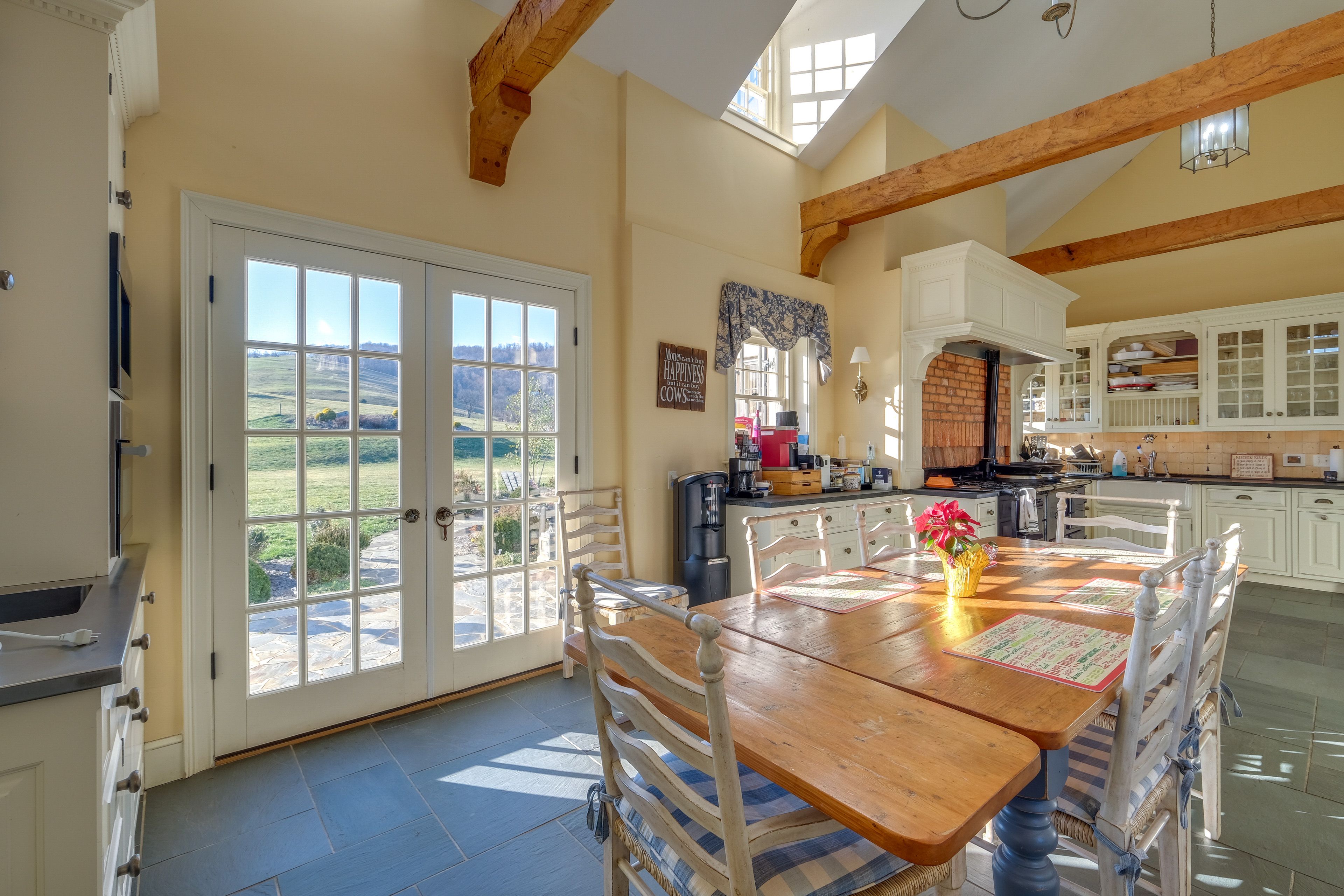 Dining Area | Dishware/Flatware Provided