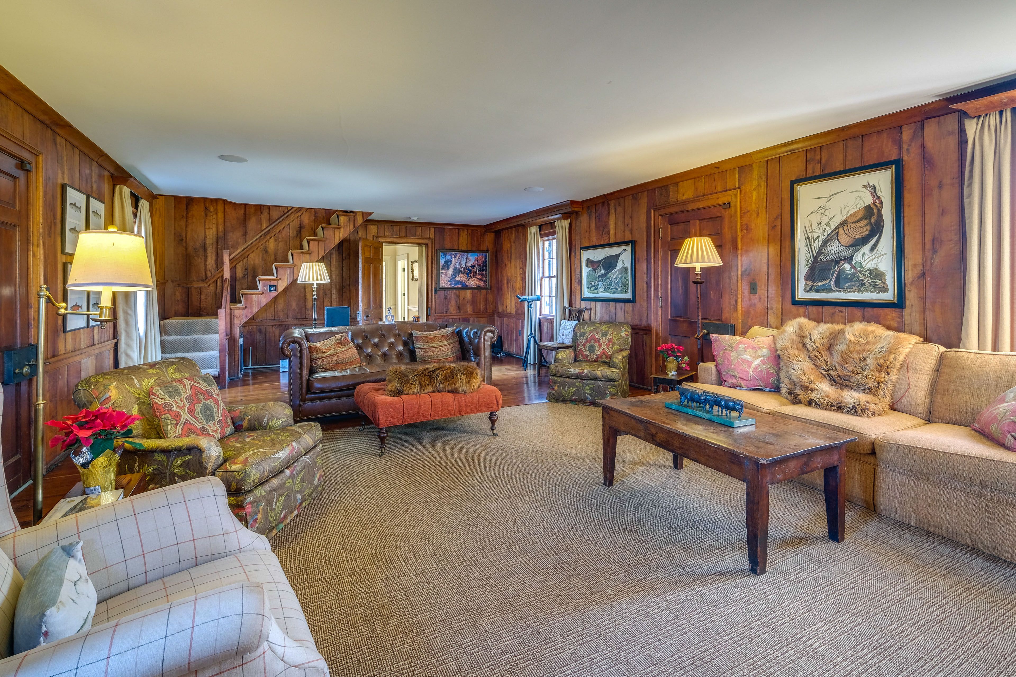 Living Room | Smart TV | Fireplace