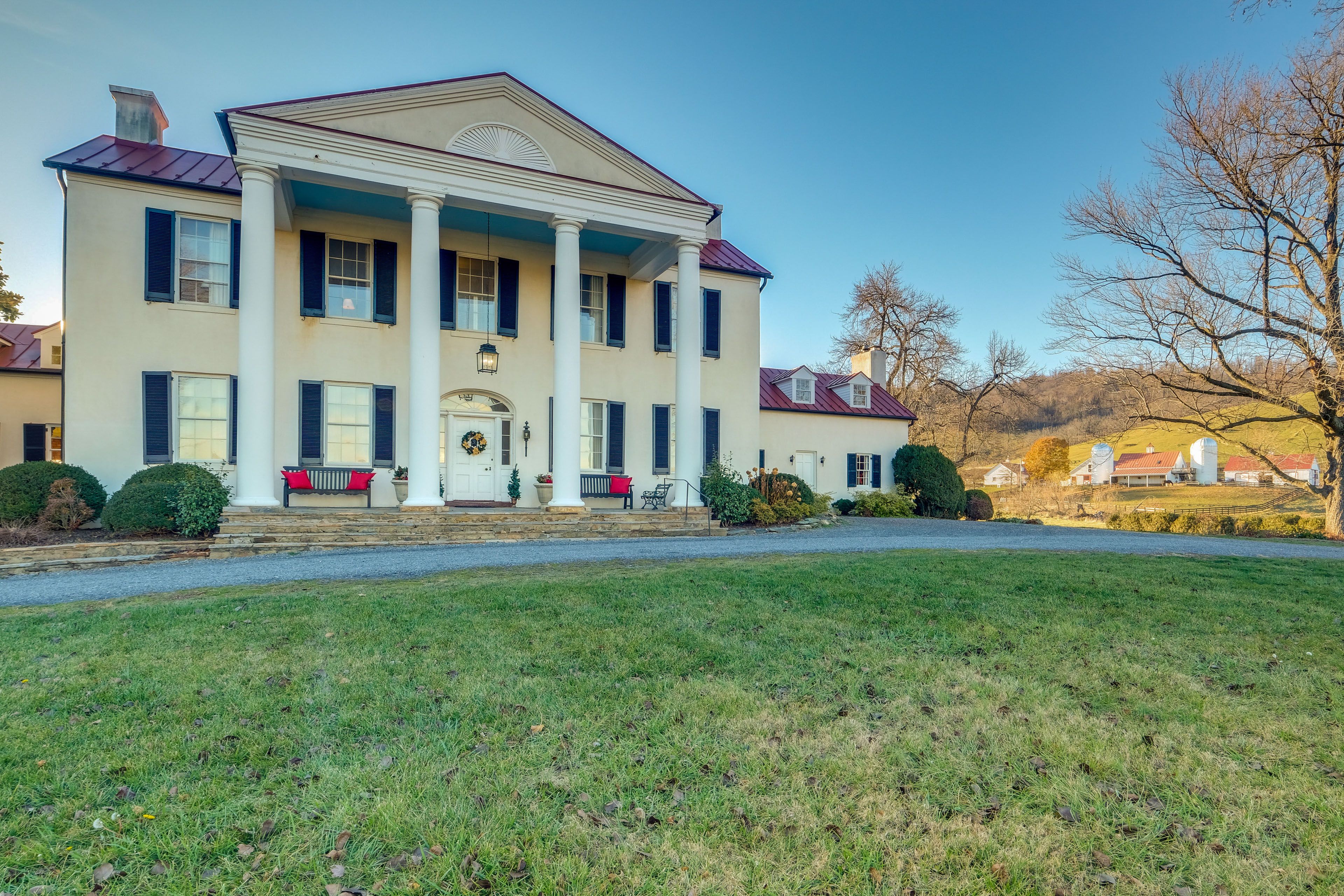 Parking | Driveway (8 Vehicles) | RV Parking Available Upon Request