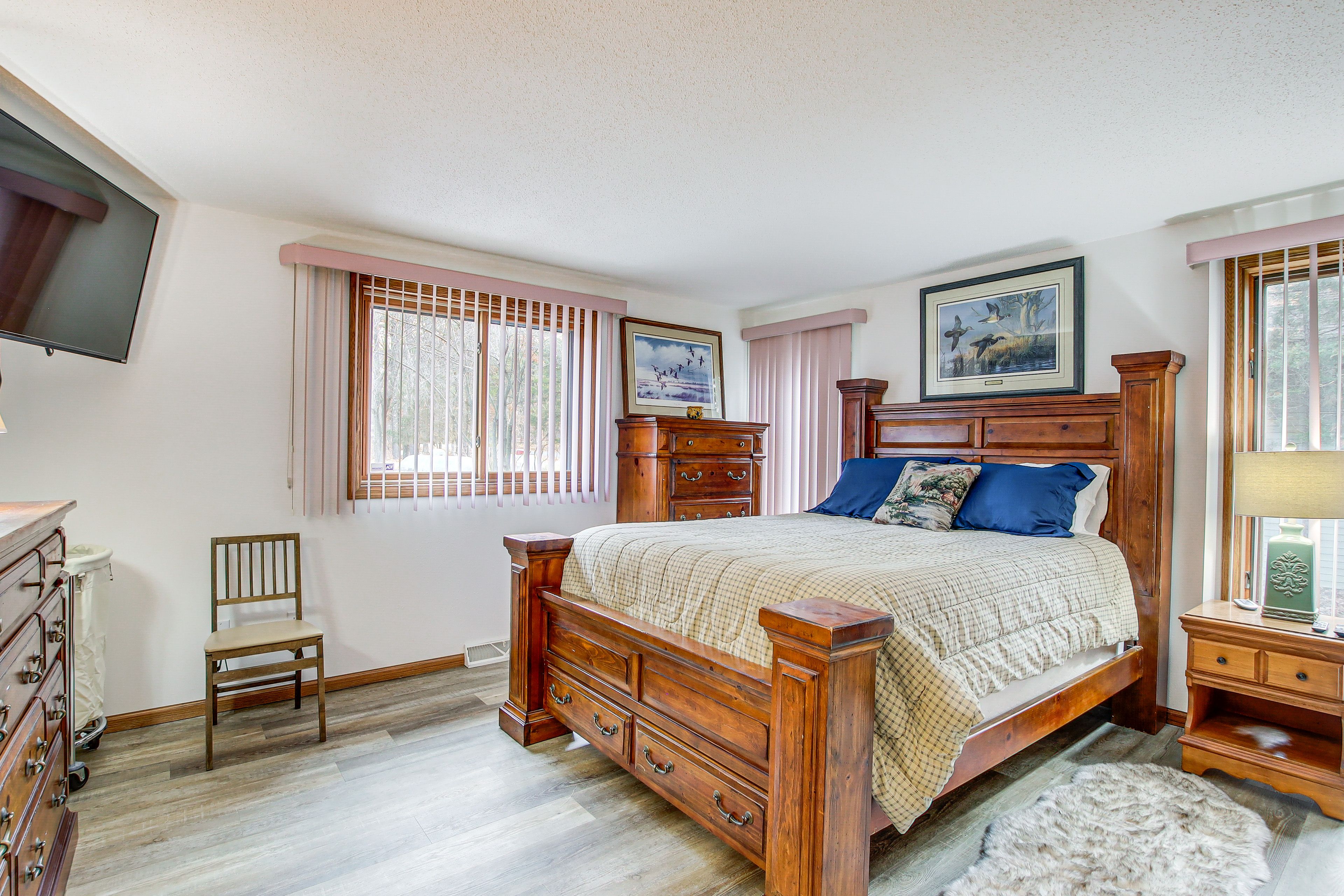 Bedroom Suite | King Bed | Smart TV w/ Cable | 1st Floor