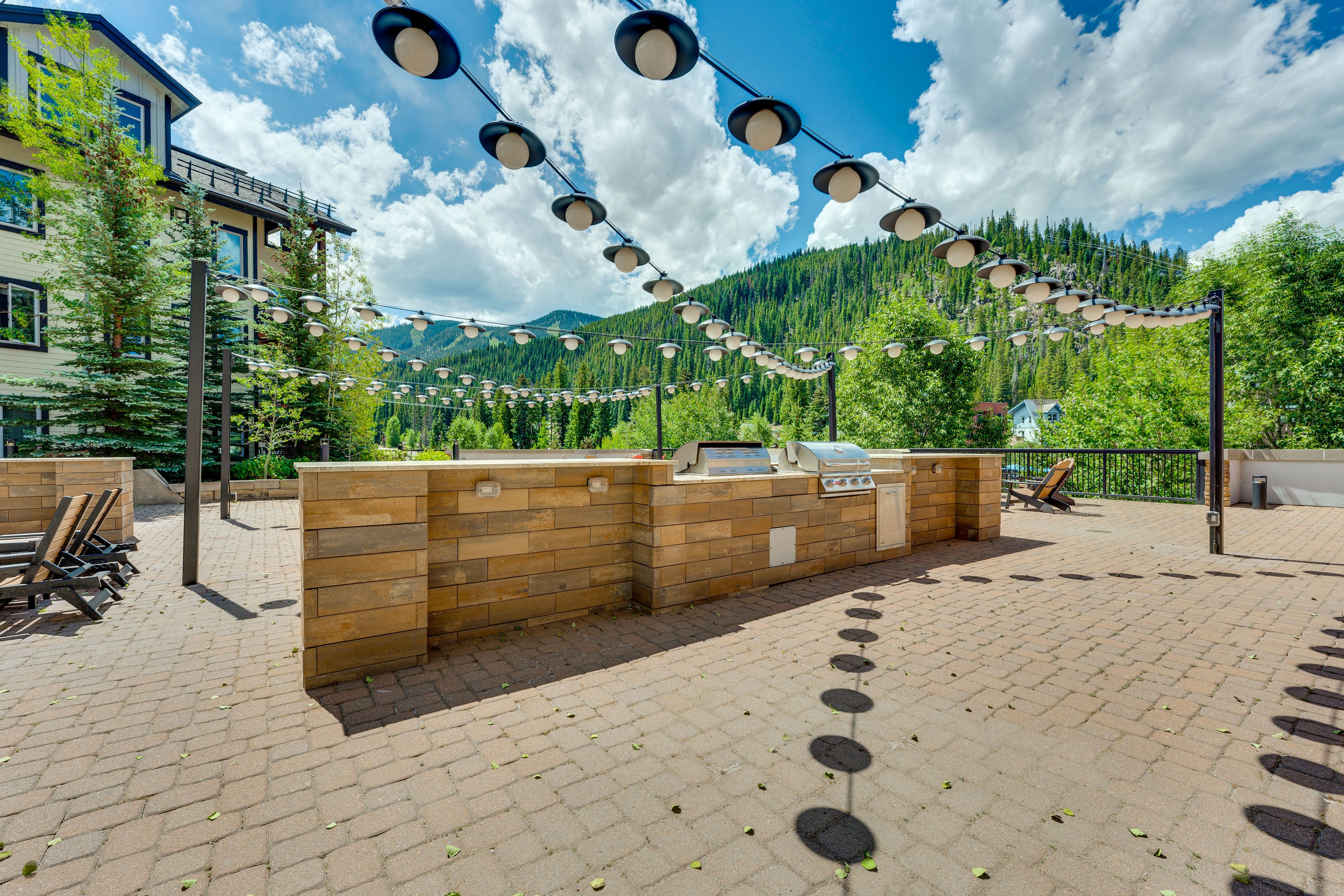 Community Amenities | Grills & Picnic Areas