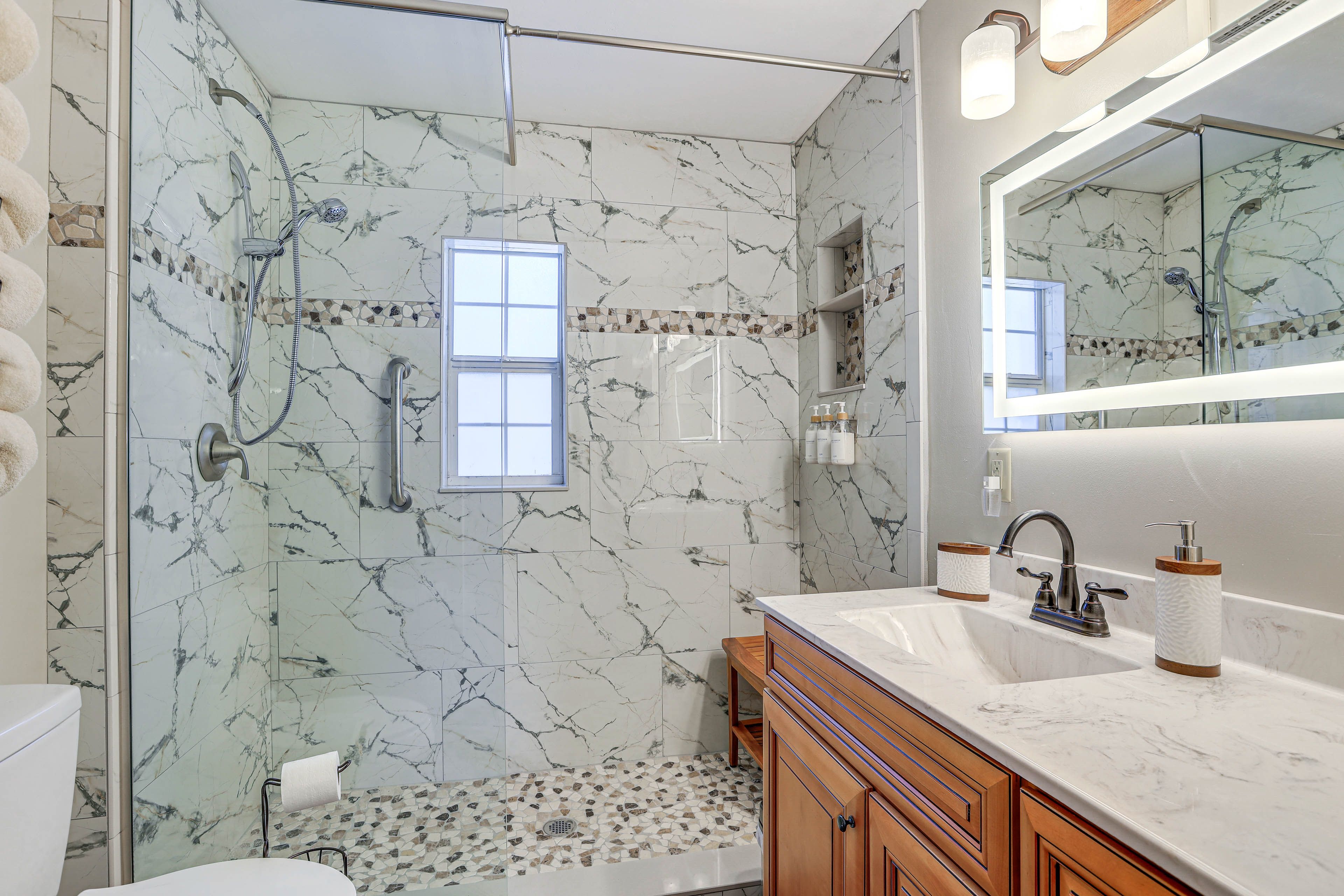 Full Bathroom | Walk-In Shower | Complimentary Toiletries | Hair Dryer