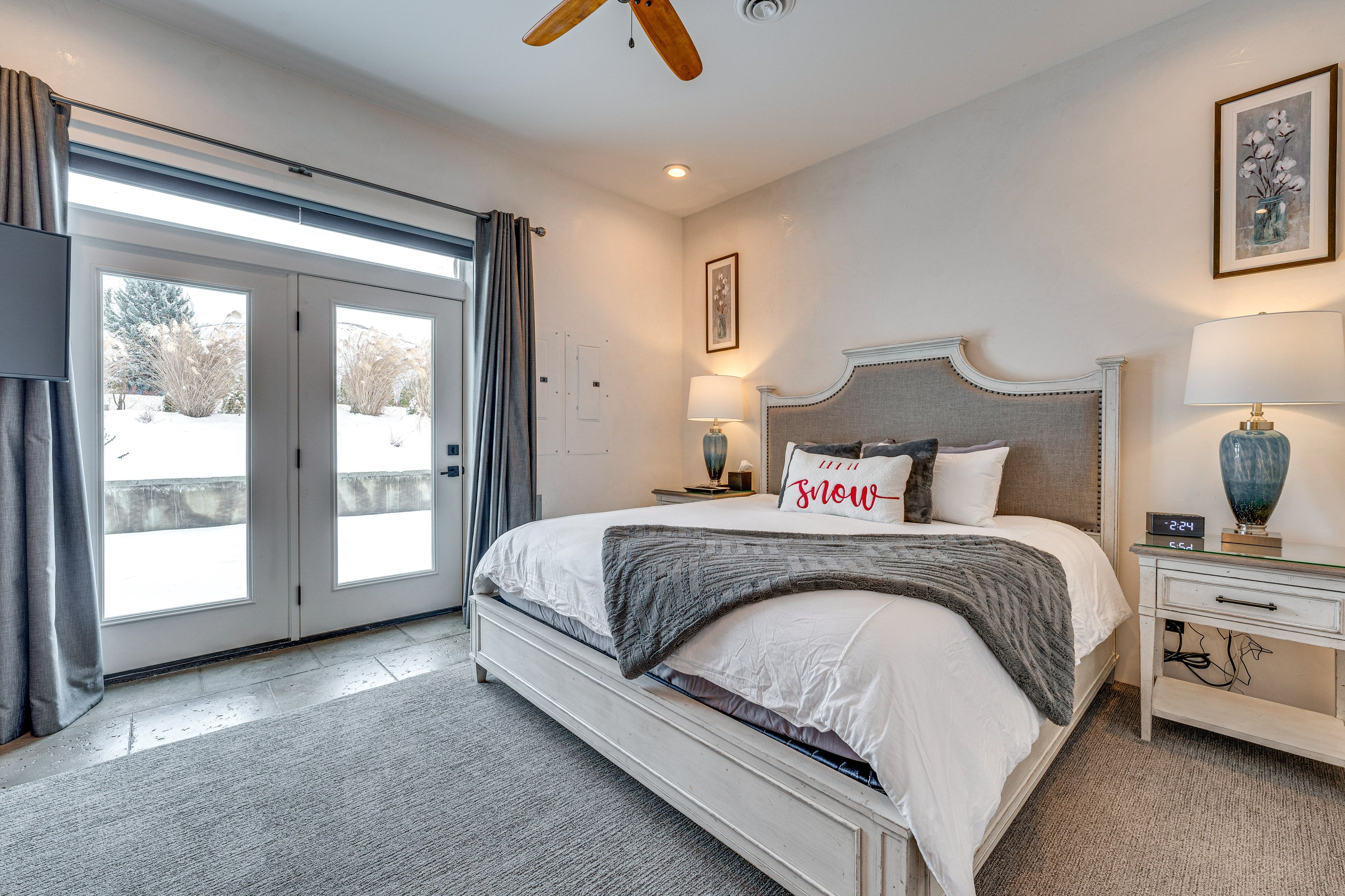 Bedroom 2 | Main Level | King Bed | Smart TV