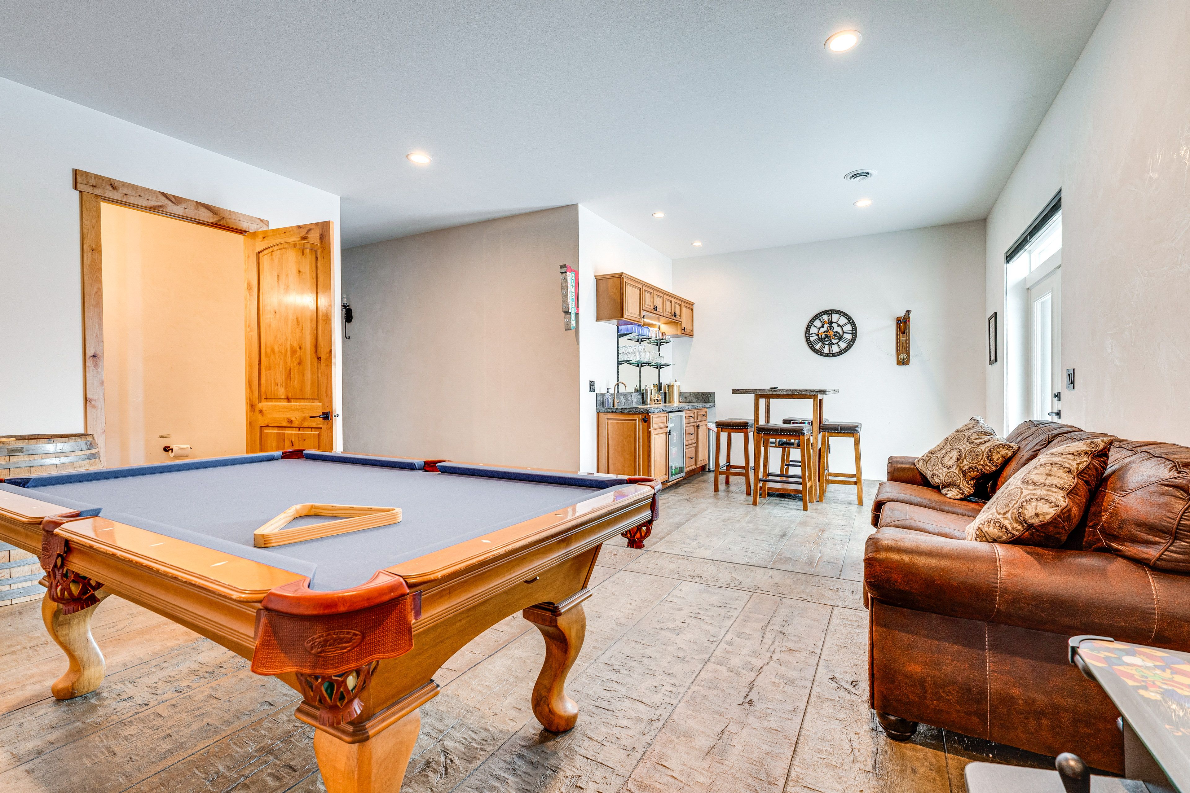 Bonus Room | Main Level | Queen Sleeper Sofa | Pool Table | Wet Bar
