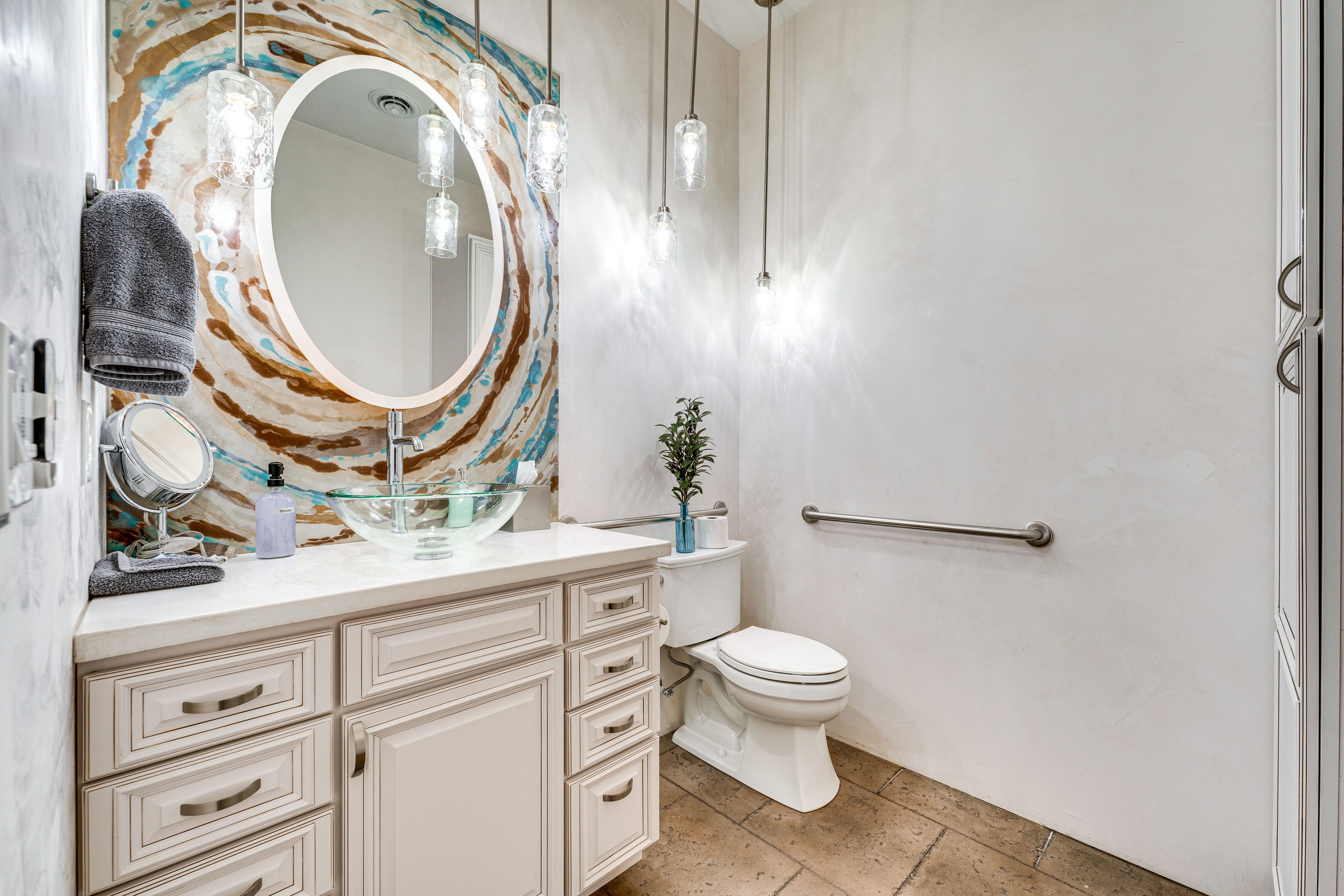 Full Bathroom | Main Level