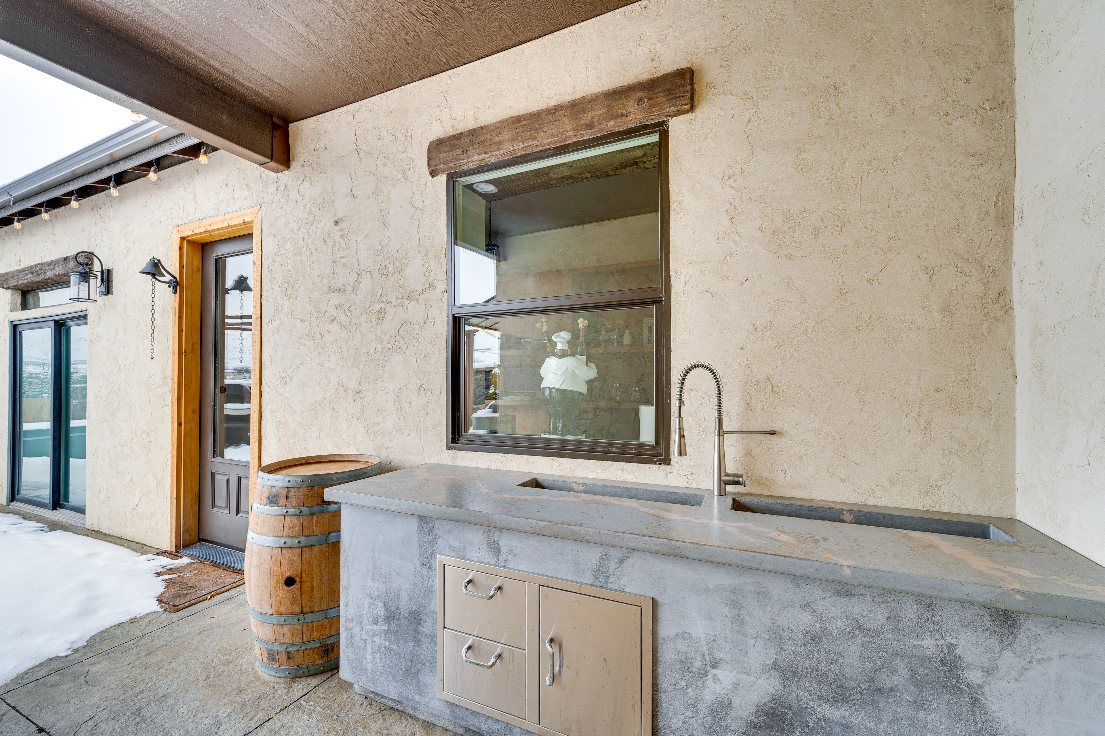 Outdoor Kitchen